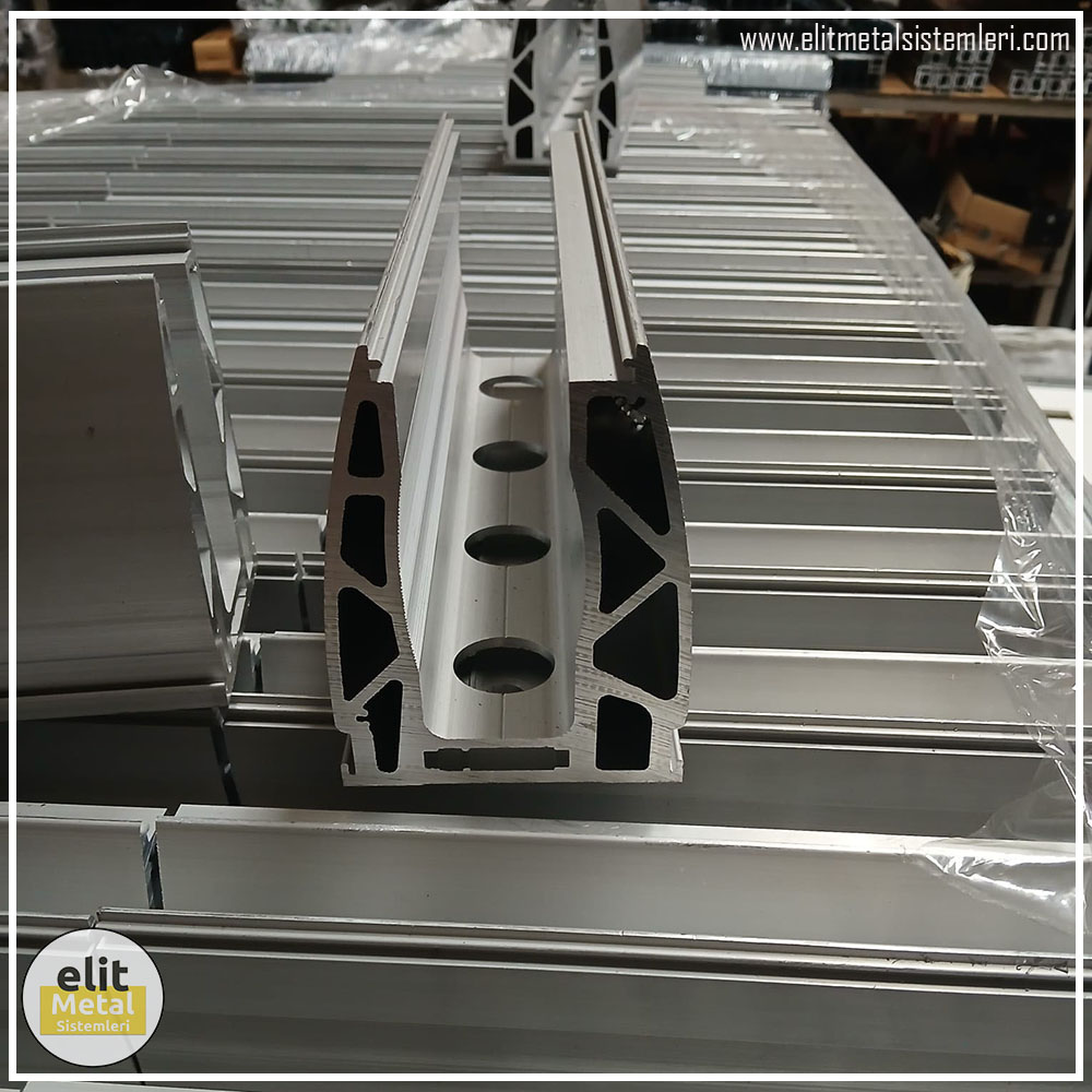 alüminyum çit sistemleri, alüminyum merdiven bariyeri, balkon alüminyum panel, paslanmaz alüminyum güvenlik, dayanıklı alüminyum korkuluk profili, cam panel balkon korkuluğu, temperli cam merdiven paneli, şeffaf cam güvenlik bariyeri, paslanmaz cam bağlantı elemanları, dekoratif cam panel çözümleri, ferforje balkon bariyeri, el işçiliği ferforje panel, özel tasarım ferforje güvenlik, ferforje dış alan koruma, dayanıklı ferforje çit, lazer kesim metal panel, desenli lazer kesim korkuluk, lazer teknoloji ile üretilmiş korkuluk, özel motifli lazer panel, dekoratif lazer metal bariyer, galvaniz mesh panel çit, sanayi tipi mesh güvenlik, tel örgü panel uygulaması, otopark güvenlik paneli, balkon tel panel çözümü, pleksi merdiven paneli, şeffaf pleksi bariyer, dayanıklı pleksi korkuluk, iç mekân pleksi uygulaması, alüminyum duvar tutamaç, merdiven alüminyum tutamak, dayanıklı duvar destek aparatı, motorlu otomatik tente sistemi, açılır kapanır pergole uygulaması, uzaktan kumandalı pergole, motorlu kepenk sistemi, güvenlikli otomatik kepenk, alüminyum çerçeveli kış bahçesi, camlı teras kış bahçesi, kompozit panel dış cephe, alüminyum kaplamalı kompozit panel