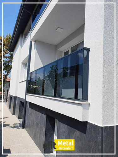 alüminyum çit sistemleri, alüminyum merdiven bariyeri, balkon alüminyum panel, paslanmaz alüminyum güvenlik, dayanıklı alüminyum korkuluk profili, cam panel balkon korkuluğu, temperli cam merdiven paneli, şeffaf cam güvenlik bariyeri, paslanmaz cam bağlantı elemanları, dekoratif cam panel çözümleri, ferforje balkon bariyeri, el işçiliği ferforje panel, özel tasarım ferforje güvenlik, ferforje dış alan koruma, dayanıklı ferforje çit, lazer kesim metal panel, desenli lazer kesim korkuluk, lazer teknoloji ile üretilmiş korkuluk, özel motifli lazer panel, dekoratif lazer metal bariyer, galvaniz mesh panel çit, sanayi tipi mesh güvenlik, tel örgü panel uygulaması, otopark güvenlik paneli, balkon tel panel çözümü, pleksi merdiven paneli, şeffaf pleksi bariyer, dayanıklı pleksi korkuluk, iç mekân pleksi uygulaması, alüminyum duvar tutamaç, merdiven alüminyum tutamak, dayanıklı duvar destek aparatı, motorlu otomatik tente sistemi, açılır kapanır pergole uygulaması, uzaktan kumandalı pergole, motorlu kepenk sistemi, güvenlikli otomatik kepenk, alüminyum çerçeveli kış bahçesi, camlı teras kış bahçesi, kompozit panel dış cephe, alüminyum kaplamalı kompozit panel