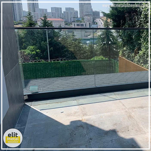 alüminyum çit sistemleri, alüminyum merdiven bariyeri, balkon alüminyum panel, paslanmaz alüminyum güvenlik, dayanıklı alüminyum korkuluk profili, cam panel balkon korkuluğu, temperli cam merdiven paneli, şeffaf cam güvenlik bariyeri, paslanmaz cam bağlantı elemanları, dekoratif cam panel çözümleri, ferforje balkon bariyeri, el işçiliği ferforje panel, özel tasarım ferforje güvenlik, ferforje dış alan koruma, dayanıklı ferforje çit, lazer kesim metal panel, desenli lazer kesim korkuluk, lazer teknoloji ile üretilmiş korkuluk, özel motifli lazer panel, dekoratif lazer metal bariyer, galvaniz mesh panel çit, sanayi tipi mesh güvenlik, tel örgü panel uygulaması, otopark güvenlik paneli, balkon tel panel çözümü, pleksi merdiven paneli, şeffaf pleksi bariyer, dayanıklı pleksi korkuluk, iç mekân pleksi uygulaması, alüminyum duvar tutamaç, merdiven alüminyum tutamak, dayanıklı duvar destek aparatı, motorlu otomatik tente sistemi, açılır kapanır pergole uygulaması, uzaktan kumandalı pergole, motorlu kepenk sistemi, güvenlikli otomatik kepenk, alüminyum çerçeveli kış bahçesi, camlı teras kış bahçesi, kompozit panel dış cephe, alüminyum kaplamalı kompozit panel
