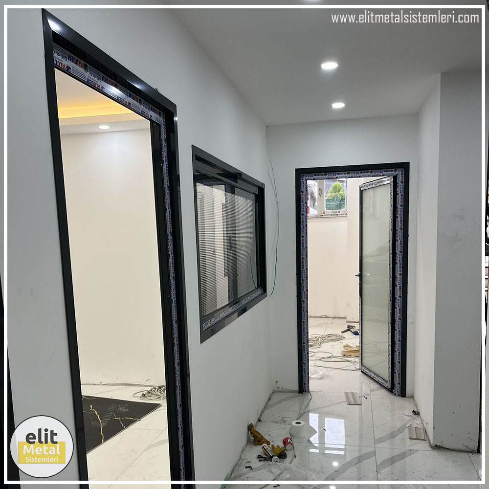 alüminyum çit sistemleri, alüminyum merdiven bariyeri, balkon alüminyum panel, paslanmaz alüminyum güvenlik, dayanıklı alüminyum korkuluk profili, cam panel balkon korkuluğu, temperli cam merdiven paneli, şeffaf cam güvenlik bariyeri, paslanmaz cam bağlantı elemanları, dekoratif cam panel çözümleri, ferforje balkon bariyeri, el işçiliği ferforje panel, özel tasarım ferforje güvenlik, ferforje dış alan koruma, dayanıklı ferforje çit, lazer kesim metal panel, desenli lazer kesim korkuluk, lazer teknoloji ile üretilmiş korkuluk, özel motifli lazer panel, dekoratif lazer metal bariyer, galvaniz mesh panel çit, sanayi tipi mesh güvenlik, tel örgü panel uygulaması, otopark güvenlik paneli, balkon tel panel çözümü, pleksi merdiven paneli, şeffaf pleksi bariyer, dayanıklı pleksi korkuluk, iç mekân pleksi uygulaması, alüminyum duvar tutamaç, merdiven alüminyum tutamak, dayanıklı duvar destek aparatı, motorlu otomatik tente sistemi, açılır kapanır pergole uygulaması, uzaktan kumandalı pergole, motorlu kepenk sistemi, güvenlikli otomatik kepenk, alüminyum çerçeveli kış bahçesi, camlı teras kış bahçesi, kompozit panel dış cephe, alüminyum kaplamalı kompozit panel