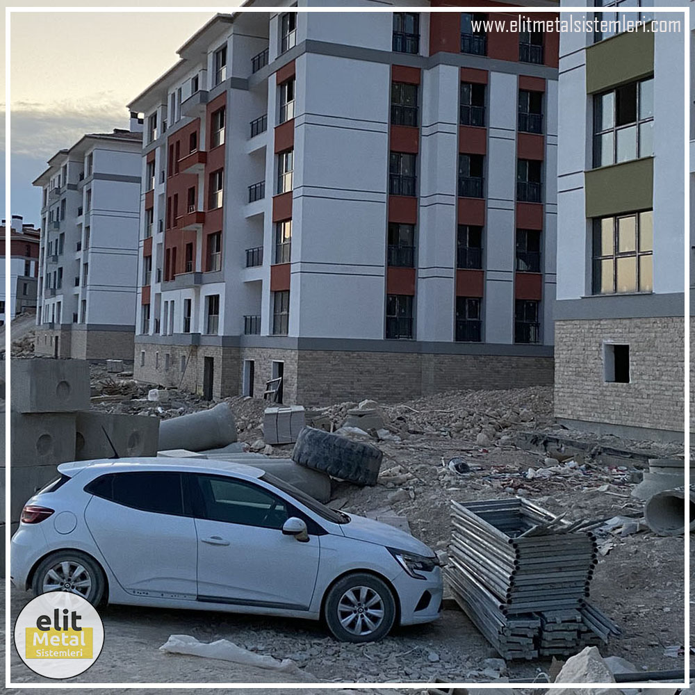 alüminyum çit sistemleri, alüminyum merdiven bariyeri, balkon alüminyum panel, paslanmaz alüminyum güvenlik, dayanıklı alüminyum korkuluk profili, cam panel balkon korkuluğu, temperli cam merdiven paneli, şeffaf cam güvenlik bariyeri, paslanmaz cam bağlantı elemanları, dekoratif cam panel çözümleri, ferforje balkon bariyeri, el işçiliği ferforje panel, özel tasarım ferforje güvenlik, ferforje dış alan koruma, dayanıklı ferforje çit, lazer kesim metal panel, desenli lazer kesim korkuluk, lazer teknoloji ile üretilmiş korkuluk, özel motifli lazer panel, dekoratif lazer metal bariyer, galvaniz mesh panel çit, sanayi tipi mesh güvenlik, tel örgü panel uygulaması, otopark güvenlik paneli, balkon tel panel çözümü, pleksi merdiven paneli, şeffaf pleksi bariyer, dayanıklı pleksi korkuluk, iç mekân pleksi uygulaması, alüminyum duvar tutamaç, merdiven alüminyum tutamak, dayanıklı duvar destek aparatı, motorlu otomatik tente sistemi, açılır kapanır pergole uygulaması, uzaktan kumandalı pergole, motorlu kepenk sistemi, güvenlikli otomatik kepenk, alüminyum çerçeveli kış bahçesi, camlı teras kış bahçesi, kompozit panel dış cephe, alüminyum kaplamalı kompozit panel