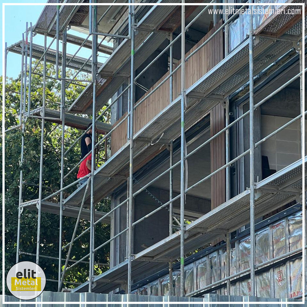 alüminyum çit sistemleri, alüminyum merdiven bariyeri, balkon alüminyum panel, paslanmaz alüminyum güvenlik, dayanıklı alüminyum korkuluk profili, cam panel balkon korkuluğu, temperli cam merdiven paneli, şeffaf cam güvenlik bariyeri, paslanmaz cam bağlantı elemanları, dekoratif cam panel çözümleri, ferforje balkon bariyeri, el işçiliği ferforje panel, özel tasarım ferforje güvenlik, ferforje dış alan koruma, dayanıklı ferforje çit, lazer kesim metal panel, desenli lazer kesim korkuluk, lazer teknoloji ile üretilmiş korkuluk, özel motifli lazer panel, dekoratif lazer metal bariyer, galvaniz mesh panel çit, sanayi tipi mesh güvenlik, tel örgü panel uygulaması, otopark güvenlik paneli, balkon tel panel çözümü, pleksi merdiven paneli, şeffaf pleksi bariyer, dayanıklı pleksi korkuluk, iç mekân pleksi uygulaması, alüminyum duvar tutamaç, merdiven alüminyum tutamak, dayanıklı duvar destek aparatı, motorlu otomatik tente sistemi, açılır kapanır pergole uygulaması, uzaktan kumandalı pergole, motorlu kepenk sistemi, güvenlikli otomatik kepenk, alüminyum çerçeveli kış bahçesi, camlı teras kış bahçesi, kompozit panel dış cephe, alüminyum kaplamalı kompozit panel