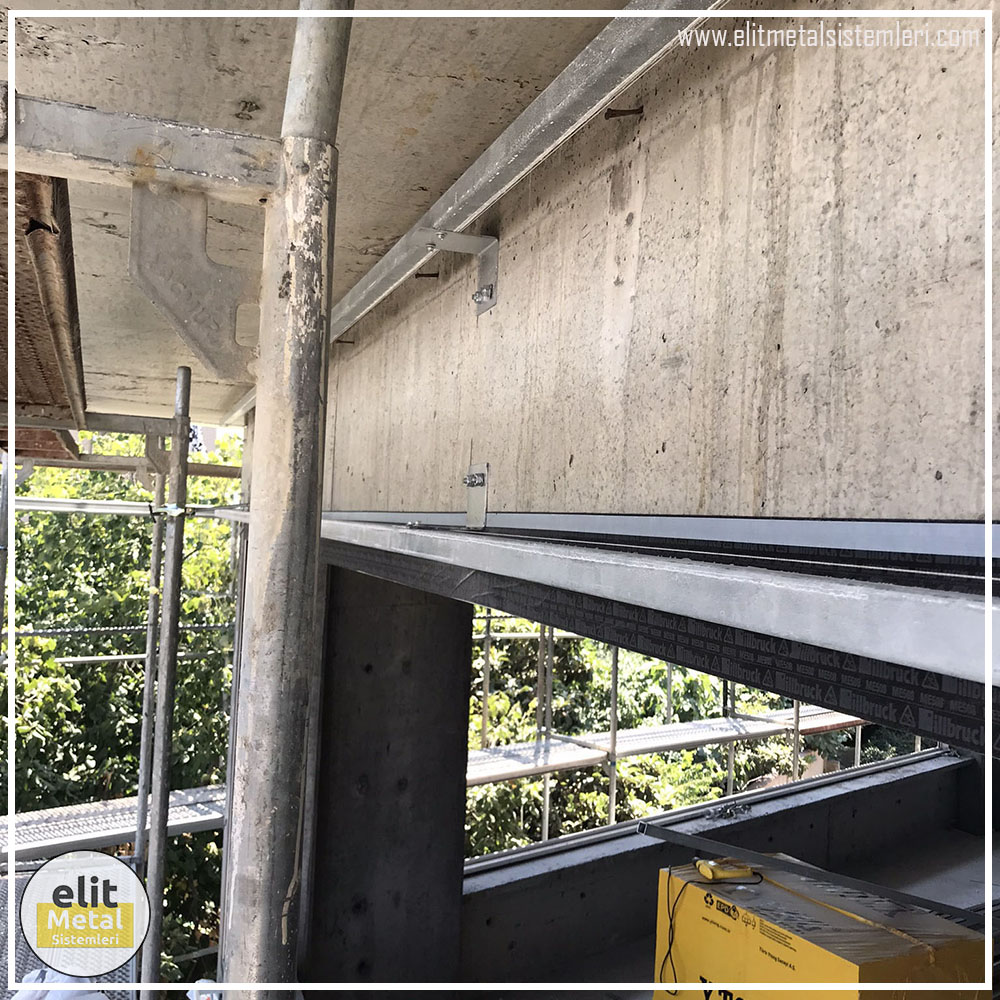 alüminyum çit sistemleri, alüminyum merdiven bariyeri, balkon alüminyum panel, paslanmaz alüminyum güvenlik, dayanıklı alüminyum korkuluk profili, cam panel balkon korkuluğu, temperli cam merdiven paneli, şeffaf cam güvenlik bariyeri, paslanmaz cam bağlantı elemanları, dekoratif cam panel çözümleri, ferforje balkon bariyeri, el işçiliği ferforje panel, özel tasarım ferforje güvenlik, ferforje dış alan koruma, dayanıklı ferforje çit, lazer kesim metal panel, desenli lazer kesim korkuluk, lazer teknoloji ile üretilmiş korkuluk, özel motifli lazer panel, dekoratif lazer metal bariyer, galvaniz mesh panel çit, sanayi tipi mesh güvenlik, tel örgü panel uygulaması, otopark güvenlik paneli, balkon tel panel çözümü, pleksi merdiven paneli, şeffaf pleksi bariyer, dayanıklı pleksi korkuluk, iç mekân pleksi uygulaması, alüminyum duvar tutamaç, merdiven alüminyum tutamak, dayanıklı duvar destek aparatı, motorlu otomatik tente sistemi, açılır kapanır pergole uygulaması, uzaktan kumandalı pergole, motorlu kepenk sistemi, güvenlikli otomatik kepenk, alüminyum çerçeveli kış bahçesi, camlı teras kış bahçesi, kompozit panel dış cephe, alüminyum kaplamalı kompozit panel