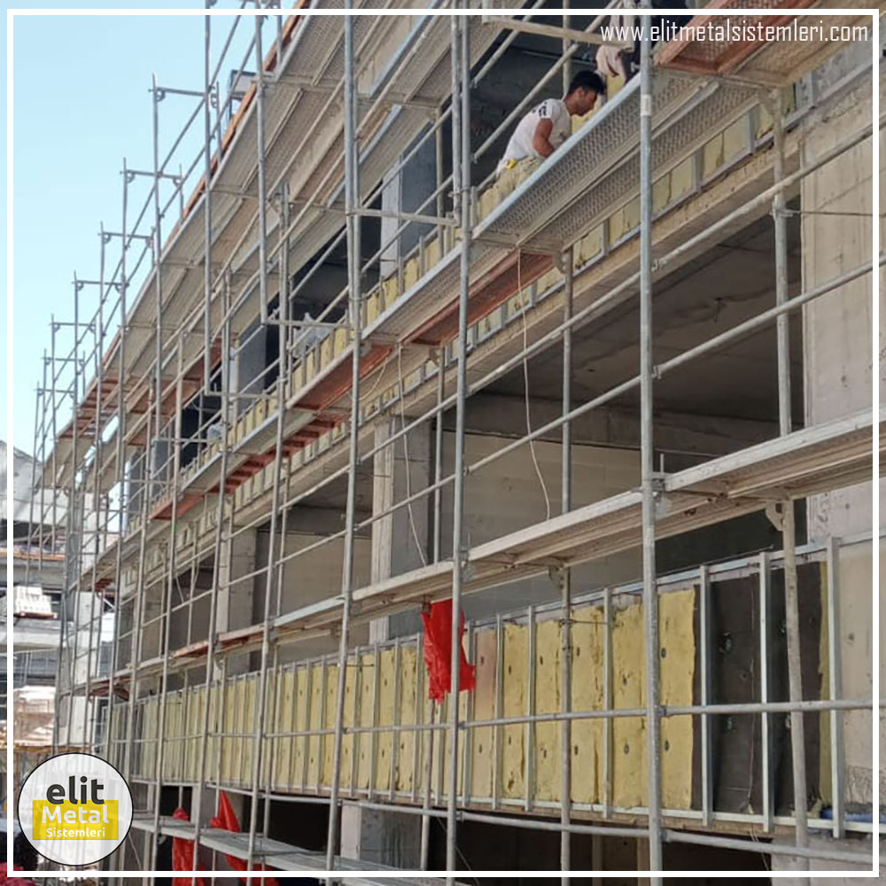 alüminyum çit sistemleri, alüminyum merdiven bariyeri, balkon alüminyum panel, paslanmaz alüminyum güvenlik, dayanıklı alüminyum korkuluk profili, cam panel balkon korkuluğu, temperli cam merdiven paneli, şeffaf cam güvenlik bariyeri, paslanmaz cam bağlantı elemanları, dekoratif cam panel çözümleri, ferforje balkon bariyeri, el işçiliği ferforje panel, özel tasarım ferforje güvenlik, ferforje dış alan koruma, dayanıklı ferforje çit, lazer kesim metal panel, desenli lazer kesim korkuluk, lazer teknoloji ile üretilmiş korkuluk, özel motifli lazer panel, dekoratif lazer metal bariyer, galvaniz mesh panel çit, sanayi tipi mesh güvenlik, tel örgü panel uygulaması, otopark güvenlik paneli, balkon tel panel çözümü, pleksi merdiven paneli, şeffaf pleksi bariyer, dayanıklı pleksi korkuluk, iç mekân pleksi uygulaması, alüminyum duvar tutamaç, merdiven alüminyum tutamak, dayanıklı duvar destek aparatı, motorlu otomatik tente sistemi, açılır kapanır pergole uygulaması, uzaktan kumandalı pergole, motorlu kepenk sistemi, güvenlikli otomatik kepenk, alüminyum çerçeveli kış bahçesi, camlı teras kış bahçesi, kompozit panel dış cephe, alüminyum kaplamalı kompozit panel