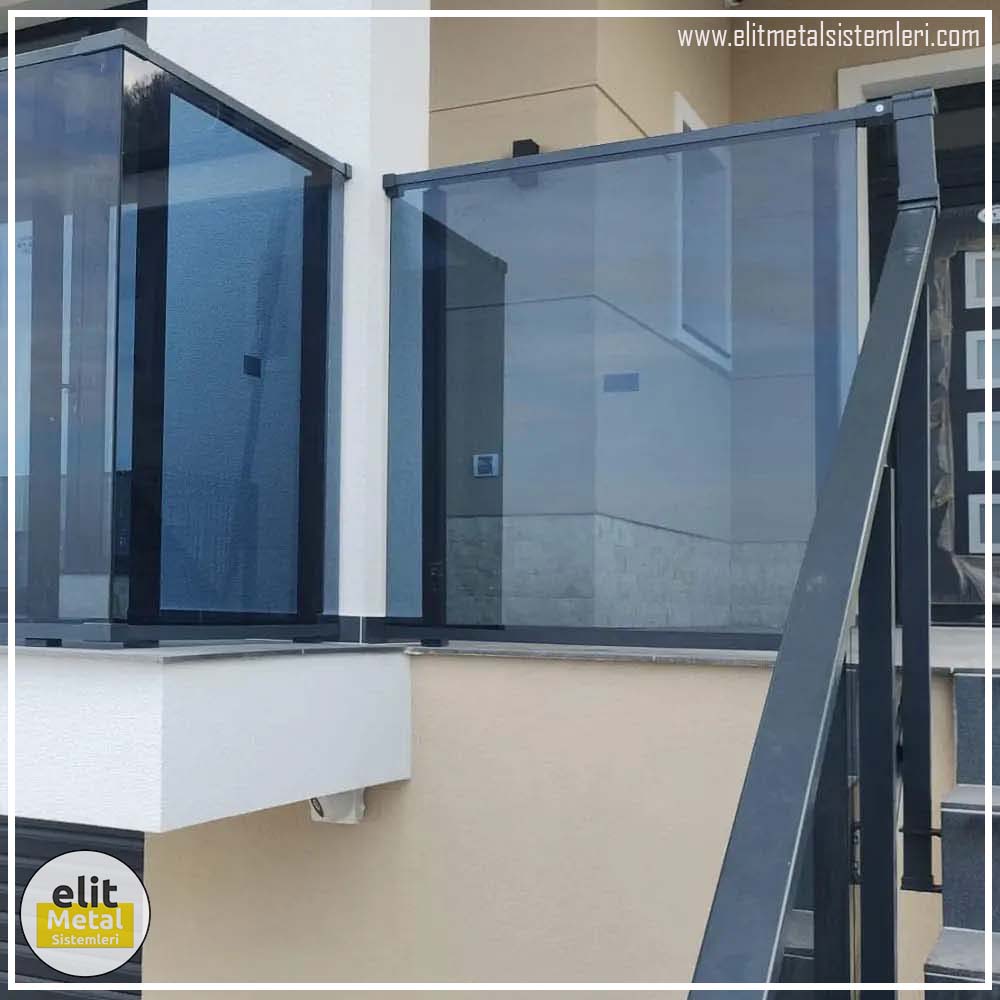 alüminyum çit sistemleri, alüminyum merdiven bariyeri, balkon alüminyum panel, paslanmaz alüminyum güvenlik, dayanıklı alüminyum korkuluk profili, cam panel balkon korkuluğu, temperli cam merdiven paneli, şeffaf cam güvenlik bariyeri, paslanmaz cam bağlantı elemanları, dekoratif cam panel çözümleri, ferforje balkon bariyeri, el işçiliği ferforje panel, özel tasarım ferforje güvenlik, ferforje dış alan koruma, dayanıklı ferforje çit, lazer kesim metal panel, desenli lazer kesim korkuluk, lazer teknoloji ile üretilmiş korkuluk, özel motifli lazer panel, dekoratif lazer metal bariyer, galvaniz mesh panel çit, sanayi tipi mesh güvenlik, tel örgü panel uygulaması, otopark güvenlik paneli, balkon tel panel çözümü, pleksi merdiven paneli, şeffaf pleksi bariyer, dayanıklı pleksi korkuluk, iç mekân pleksi uygulaması, alüminyum duvar tutamaç, merdiven alüminyum tutamak, dayanıklı duvar destek aparatı, motorlu otomatik tente sistemi, açılır kapanır pergole uygulaması, uzaktan kumandalı pergole, motorlu kepenk sistemi, güvenlikli otomatik kepenk, alüminyum çerçeveli kış bahçesi, camlı teras kış bahçesi, kompozit panel dış cephe, alüminyum kaplamalı kompozit panel
