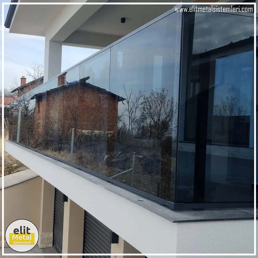 alüminyum çit sistemleri, alüminyum merdiven bariyeri, balkon alüminyum panel, paslanmaz alüminyum güvenlik, dayanıklı alüminyum korkuluk profili, cam panel balkon korkuluğu, temperli cam merdiven paneli, şeffaf cam güvenlik bariyeri, paslanmaz cam bağlantı elemanları, dekoratif cam panel çözümleri, ferforje balkon bariyeri, el işçiliği ferforje panel, özel tasarım ferforje güvenlik, ferforje dış alan koruma, dayanıklı ferforje çit, lazer kesim metal panel, desenli lazer kesim korkuluk, lazer teknoloji ile üretilmiş korkuluk, özel motifli lazer panel, dekoratif lazer metal bariyer, galvaniz mesh panel çit, sanayi tipi mesh güvenlik, tel örgü panel uygulaması, otopark güvenlik paneli, balkon tel panel çözümü, pleksi merdiven paneli, şeffaf pleksi bariyer, dayanıklı pleksi korkuluk, iç mekân pleksi uygulaması, alüminyum duvar tutamaç, merdiven alüminyum tutamak, dayanıklı duvar destek aparatı, motorlu otomatik tente sistemi, açılır kapanır pergole uygulaması, uzaktan kumandalı pergole, motorlu kepenk sistemi, güvenlikli otomatik kepenk, alüminyum çerçeveli kış bahçesi, camlı teras kış bahçesi, kompozit panel dış cephe, alüminyum kaplamalı kompozit panel