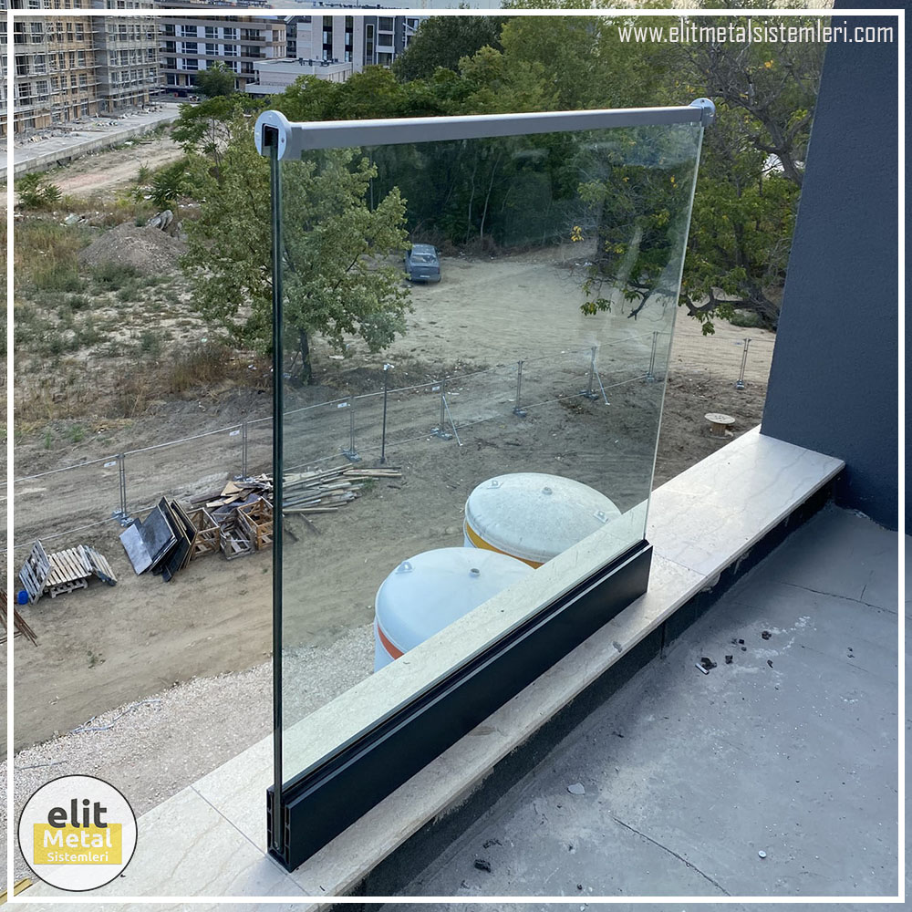 alüminyum çit sistemleri, alüminyum merdiven bariyeri, balkon alüminyum panel, paslanmaz alüminyum güvenlik, dayanıklı alüminyum korkuluk profili, cam panel balkon korkuluğu, temperli cam merdiven paneli, şeffaf cam güvenlik bariyeri, paslanmaz cam bağlantı elemanları, dekoratif cam panel çözümleri, ferforje balkon bariyeri, el işçiliği ferforje panel, özel tasarım ferforje güvenlik, ferforje dış alan koruma, dayanıklı ferforje çit, lazer kesim metal panel, desenli lazer kesim korkuluk, lazer teknoloji ile üretilmiş korkuluk, özel motifli lazer panel, dekoratif lazer metal bariyer, galvaniz mesh panel çit, sanayi tipi mesh güvenlik, tel örgü panel uygulaması, otopark güvenlik paneli, balkon tel panel çözümü, pleksi merdiven paneli, şeffaf pleksi bariyer, dayanıklı pleksi korkuluk, iç mekân pleksi uygulaması, alüminyum duvar tutamaç, merdiven alüminyum tutamak, dayanıklı duvar destek aparatı, motorlu otomatik tente sistemi, açılır kapanır pergole uygulaması, uzaktan kumandalı pergole, motorlu kepenk sistemi, güvenlikli otomatik kepenk, alüminyum çerçeveli kış bahçesi, camlı teras kış bahçesi, kompozit panel dış cephe, alüminyum kaplamalı kompozit panel