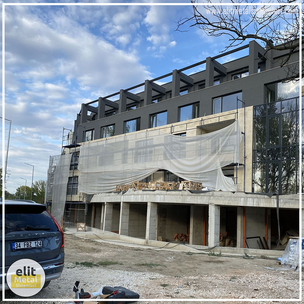 alüminyum çit sistemleri, alüminyum merdiven bariyeri, balkon alüminyum panel, paslanmaz alüminyum güvenlik, dayanıklı alüminyum korkuluk profili, cam panel balkon korkuluğu, temperli cam merdiven paneli, şeffaf cam güvenlik bariyeri, paslanmaz cam bağlantı elemanları, dekoratif cam panel çözümleri, ferforje balkon bariyeri, el işçiliği ferforje panel, özel tasarım ferforje güvenlik, ferforje dış alan koruma, dayanıklı ferforje çit, lazer kesim metal panel, desenli lazer kesim korkuluk, lazer teknoloji ile üretilmiş korkuluk, özel motifli lazer panel, dekoratif lazer metal bariyer, galvaniz mesh panel çit, sanayi tipi mesh güvenlik, tel örgü panel uygulaması, otopark güvenlik paneli, balkon tel panel çözümü, pleksi merdiven paneli, şeffaf pleksi bariyer, dayanıklı pleksi korkuluk, iç mekân pleksi uygulaması, alüminyum duvar tutamaç, merdiven alüminyum tutamak, dayanıklı duvar destek aparatı, motorlu otomatik tente sistemi, açılır kapanır pergole uygulaması, uzaktan kumandalı pergole, motorlu kepenk sistemi, güvenlikli otomatik kepenk, alüminyum çerçeveli kış bahçesi, camlı teras kış bahçesi, kompozit panel dış cephe, alüminyum kaplamalı kompozit panel