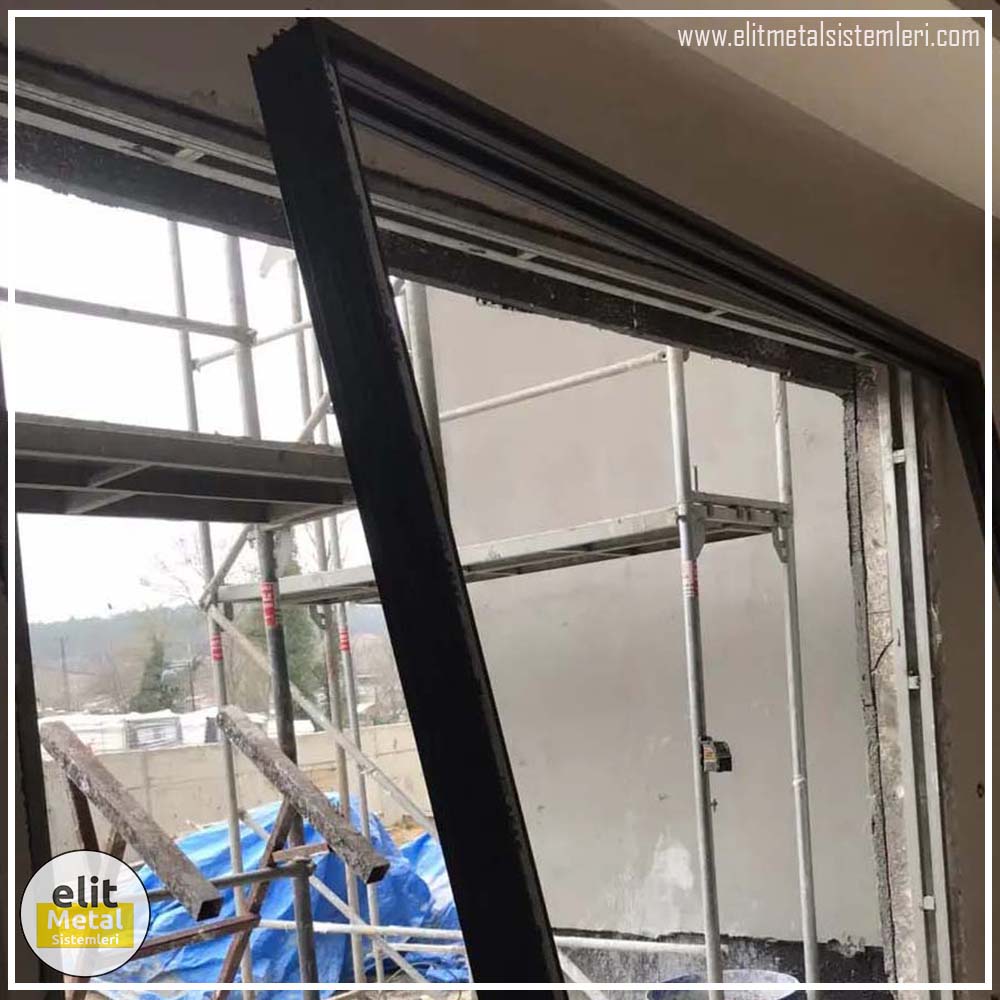 alüminyum çit sistemleri, alüminyum merdiven bariyeri, balkon alüminyum panel, paslanmaz alüminyum güvenlik, dayanıklı alüminyum korkuluk profili, cam panel balkon korkuluğu, temperli cam merdiven paneli, şeffaf cam güvenlik bariyeri, paslanmaz cam bağlantı elemanları, dekoratif cam panel çözümleri, ferforje balkon bariyeri, el işçiliği ferforje panel, özel tasarım ferforje güvenlik, ferforje dış alan koruma, dayanıklı ferforje çit, lazer kesim metal panel, desenli lazer kesim korkuluk, lazer teknoloji ile üretilmiş korkuluk, özel motifli lazer panel, dekoratif lazer metal bariyer, galvaniz mesh panel çit, sanayi tipi mesh güvenlik, tel örgü panel uygulaması, otopark güvenlik paneli, balkon tel panel çözümü, pleksi merdiven paneli, şeffaf pleksi bariyer, dayanıklı pleksi korkuluk, iç mekân pleksi uygulaması, alüminyum duvar tutamaç, merdiven alüminyum tutamak, dayanıklı duvar destek aparatı, motorlu otomatik tente sistemi, açılır kapanır pergole uygulaması, uzaktan kumandalı pergole, motorlu kepenk sistemi, güvenlikli otomatik kepenk, alüminyum çerçeveli kış bahçesi, camlı teras kış bahçesi, kompozit panel dış cephe, alüminyum kaplamalı kompozit panel