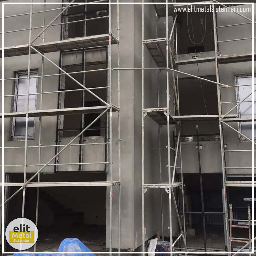 alüminyum çit sistemleri, alüminyum merdiven bariyeri, balkon alüminyum panel, paslanmaz alüminyum güvenlik, dayanıklı alüminyum korkuluk profili, cam panel balkon korkuluğu, temperli cam merdiven paneli, şeffaf cam güvenlik bariyeri, paslanmaz cam bağlantı elemanları, dekoratif cam panel çözümleri, ferforje balkon bariyeri, el işçiliği ferforje panel, özel tasarım ferforje güvenlik, ferforje dış alan koruma, dayanıklı ferforje çit, lazer kesim metal panel, desenli lazer kesim korkuluk, lazer teknoloji ile üretilmiş korkuluk, özel motifli lazer panel, dekoratif lazer metal bariyer, galvaniz mesh panel çit, sanayi tipi mesh güvenlik, tel örgü panel uygulaması, otopark güvenlik paneli, balkon tel panel çözümü, pleksi merdiven paneli, şeffaf pleksi bariyer, dayanıklı pleksi korkuluk, iç mekân pleksi uygulaması, alüminyum duvar tutamaç, merdiven alüminyum tutamak, dayanıklı duvar destek aparatı, motorlu otomatik tente sistemi, açılır kapanır pergole uygulaması, uzaktan kumandalı pergole, motorlu kepenk sistemi, güvenlikli otomatik kepenk, alüminyum çerçeveli kış bahçesi, camlı teras kış bahçesi, kompozit panel dış cephe, alüminyum kaplamalı kompozit panel