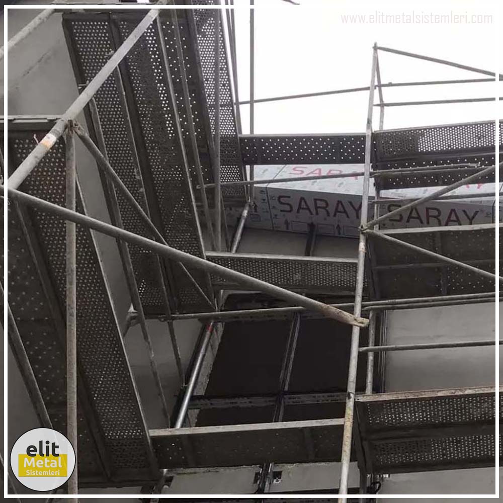 alüminyum çit sistemleri, alüminyum merdiven bariyeri, balkon alüminyum panel, paslanmaz alüminyum güvenlik, dayanıklı alüminyum korkuluk profili, cam panel balkon korkuluğu, temperli cam merdiven paneli, şeffaf cam güvenlik bariyeri, paslanmaz cam bağlantı elemanları, dekoratif cam panel çözümleri, ferforje balkon bariyeri, el işçiliği ferforje panel, özel tasarım ferforje güvenlik, ferforje dış alan koruma, dayanıklı ferforje çit, lazer kesim metal panel, desenli lazer kesim korkuluk, lazer teknoloji ile üretilmiş korkuluk, özel motifli lazer panel, dekoratif lazer metal bariyer, galvaniz mesh panel çit, sanayi tipi mesh güvenlik, tel örgü panel uygulaması, otopark güvenlik paneli, balkon tel panel çözümü, pleksi merdiven paneli, şeffaf pleksi bariyer, dayanıklı pleksi korkuluk, iç mekân pleksi uygulaması, alüminyum duvar tutamaç, merdiven alüminyum tutamak, dayanıklı duvar destek aparatı, motorlu otomatik tente sistemi, açılır kapanır pergole uygulaması, uzaktan kumandalı pergole, motorlu kepenk sistemi, güvenlikli otomatik kepenk, alüminyum çerçeveli kış bahçesi, camlı teras kış bahçesi, kompozit panel dış cephe, alüminyum kaplamalı kompozit panel