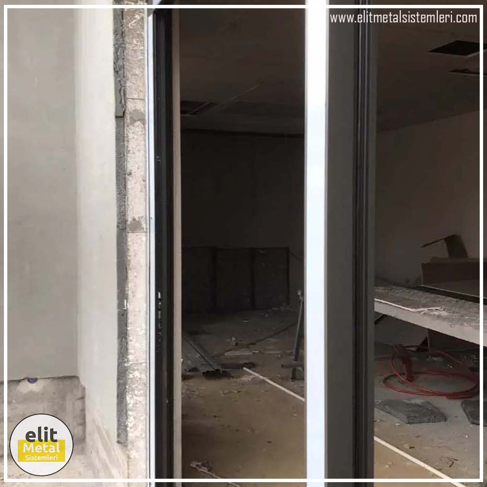 alüminyum çit sistemleri, alüminyum merdiven bariyeri, balkon alüminyum panel, paslanmaz alüminyum güvenlik, dayanıklı alüminyum korkuluk profili, cam panel balkon korkuluğu, temperli cam merdiven paneli, şeffaf cam güvenlik bariyeri, paslanmaz cam bağlantı elemanları, dekoratif cam panel çözümleri, ferforje balkon bariyeri, el işçiliği ferforje panel, özel tasarım ferforje güvenlik, ferforje dış alan koruma, dayanıklı ferforje çit, lazer kesim metal panel, desenli lazer kesim korkuluk, lazer teknoloji ile üretilmiş korkuluk, özel motifli lazer panel, dekoratif lazer metal bariyer, galvaniz mesh panel çit, sanayi tipi mesh güvenlik, tel örgü panel uygulaması, otopark güvenlik paneli, balkon tel panel çözümü, pleksi merdiven paneli, şeffaf pleksi bariyer, dayanıklı pleksi korkuluk, iç mekân pleksi uygulaması, alüminyum duvar tutamaç, merdiven alüminyum tutamak, dayanıklı duvar destek aparatı, motorlu otomatik tente sistemi, açılır kapanır pergole uygulaması, uzaktan kumandalı pergole, motorlu kepenk sistemi, güvenlikli otomatik kepenk, alüminyum çerçeveli kış bahçesi, camlı teras kış bahçesi, kompozit panel dış cephe, alüminyum kaplamalı kompozit panel