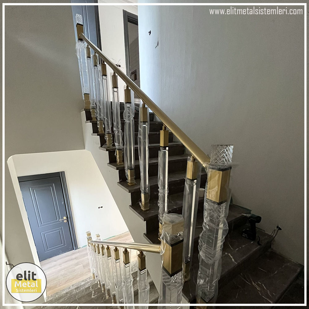 alüminyum çit sistemleri, alüminyum merdiven bariyeri, balkon alüminyum panel, paslanmaz alüminyum güvenlik, dayanıklı alüminyum korkuluk profili, cam panel balkon korkuluğu, temperli cam merdiven paneli, şeffaf cam güvenlik bariyeri, paslanmaz cam bağlantı elemanları, dekoratif cam panel çözümleri, ferforje balkon bariyeri, el işçiliği ferforje panel, özel tasarım ferforje güvenlik, ferforje dış alan koruma, dayanıklı ferforje çit, lazer kesim metal panel, desenli lazer kesim korkuluk, lazer teknoloji ile üretilmiş korkuluk, özel motifli lazer panel, dekoratif lazer metal bariyer, galvaniz mesh panel çit, sanayi tipi mesh güvenlik, tel örgü panel uygulaması, otopark güvenlik paneli, balkon tel panel çözümü, pleksi merdiven paneli, şeffaf pleksi bariyer, dayanıklı pleksi korkuluk, iç mekân pleksi uygulaması, alüminyum duvar tutamaç, merdiven alüminyum tutamak, dayanıklı duvar destek aparatı, motorlu otomatik tente sistemi, açılır kapanır pergole uygulaması, uzaktan kumandalı pergole, motorlu kepenk sistemi, güvenlikli otomatik kepenk, alüminyum çerçeveli kış bahçesi, camlı teras kış bahçesi, kompozit panel dış cephe, alüminyum kaplamalı kompozit panel