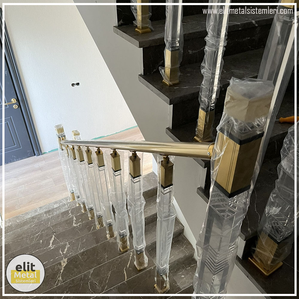 alüminyum çit sistemleri, alüminyum merdiven bariyeri, balkon alüminyum panel, paslanmaz alüminyum güvenlik, dayanıklı alüminyum korkuluk profili, cam panel balkon korkuluğu, temperli cam merdiven paneli, şeffaf cam güvenlik bariyeri, paslanmaz cam bağlantı elemanları, dekoratif cam panel çözümleri, ferforje balkon bariyeri, el işçiliği ferforje panel, özel tasarım ferforje güvenlik, ferforje dış alan koruma, dayanıklı ferforje çit, lazer kesim metal panel, desenli lazer kesim korkuluk, lazer teknoloji ile üretilmiş korkuluk, özel motifli lazer panel, dekoratif lazer metal bariyer, galvaniz mesh panel çit, sanayi tipi mesh güvenlik, tel örgü panel uygulaması, otopark güvenlik paneli, balkon tel panel çözümü, pleksi merdiven paneli, şeffaf pleksi bariyer, dayanıklı pleksi korkuluk, iç mekân pleksi uygulaması, alüminyum duvar tutamaç, merdiven alüminyum tutamak, dayanıklı duvar destek aparatı, motorlu otomatik tente sistemi, açılır kapanır pergole uygulaması, uzaktan kumandalı pergole, motorlu kepenk sistemi, güvenlikli otomatik kepenk, alüminyum çerçeveli kış bahçesi, camlı teras kış bahçesi, kompozit panel dış cephe, alüminyum kaplamalı kompozit panel