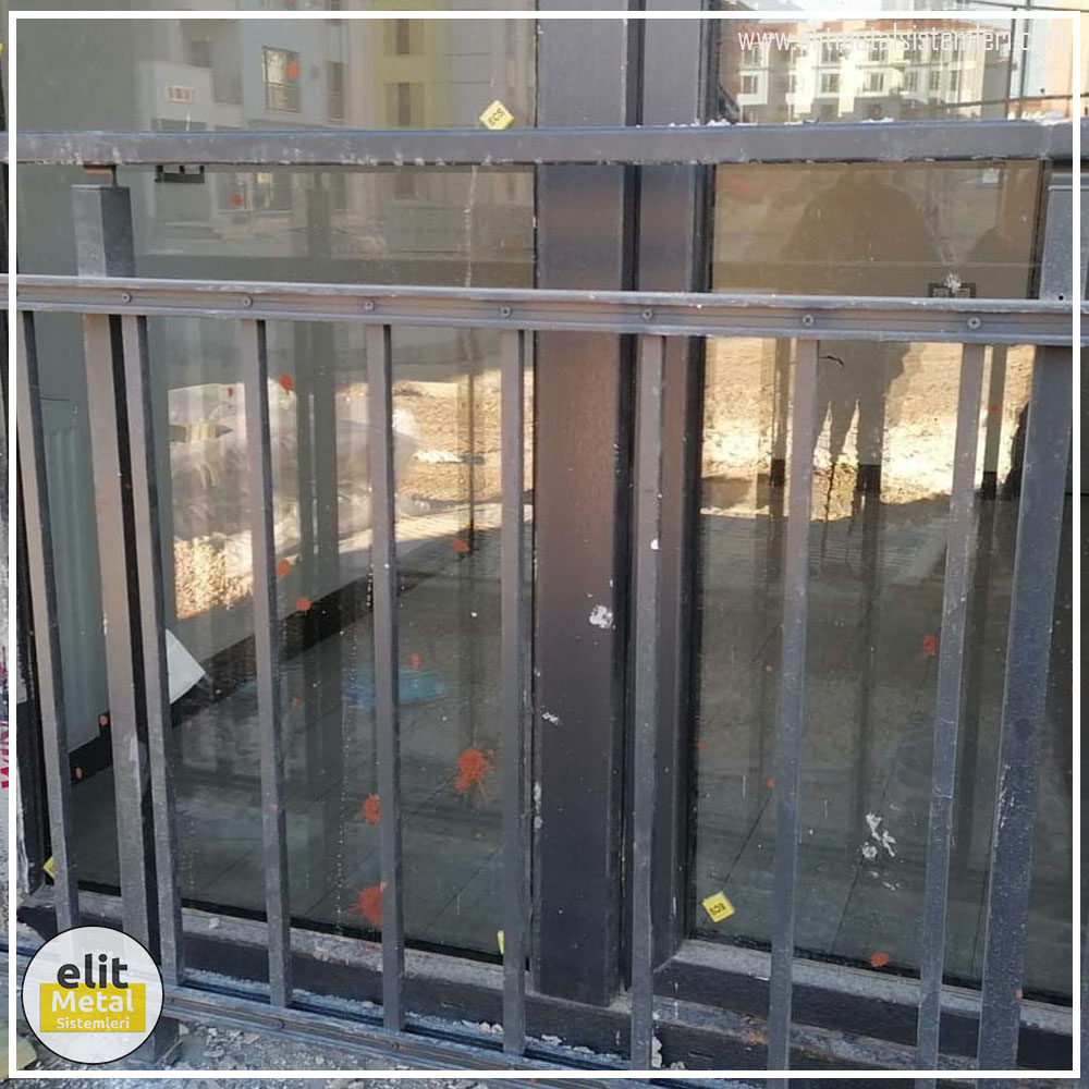 alüminyum çit sistemleri, alüminyum merdiven bariyeri, balkon alüminyum panel, paslanmaz alüminyum güvenlik, dayanıklı alüminyum korkuluk profili, cam panel balkon korkuluğu, temperli cam merdiven paneli, şeffaf cam güvenlik bariyeri, paslanmaz cam bağlantı elemanları, dekoratif cam panel çözümleri, ferforje balkon bariyeri, el işçiliği ferforje panel, özel tasarım ferforje güvenlik, ferforje dış alan koruma, dayanıklı ferforje çit, lazer kesim metal panel, desenli lazer kesim korkuluk, lazer teknoloji ile üretilmiş korkuluk, özel motifli lazer panel, dekoratif lazer metal bariyer, galvaniz mesh panel çit, sanayi tipi mesh güvenlik, tel örgü panel uygulaması, otopark güvenlik paneli, balkon tel panel çözümü, pleksi merdiven paneli, şeffaf pleksi bariyer, dayanıklı pleksi korkuluk, iç mekân pleksi uygulaması, alüminyum duvar tutamaç, merdiven alüminyum tutamak, dayanıklı duvar destek aparatı, motorlu otomatik tente sistemi, açılır kapanır pergole uygulaması, uzaktan kumandalı pergole, motorlu kepenk sistemi, güvenlikli otomatik kepenk, alüminyum çerçeveli kış bahçesi, camlı teras kış bahçesi, kompozit panel dış cephe, alüminyum kaplamalı kompozit panel