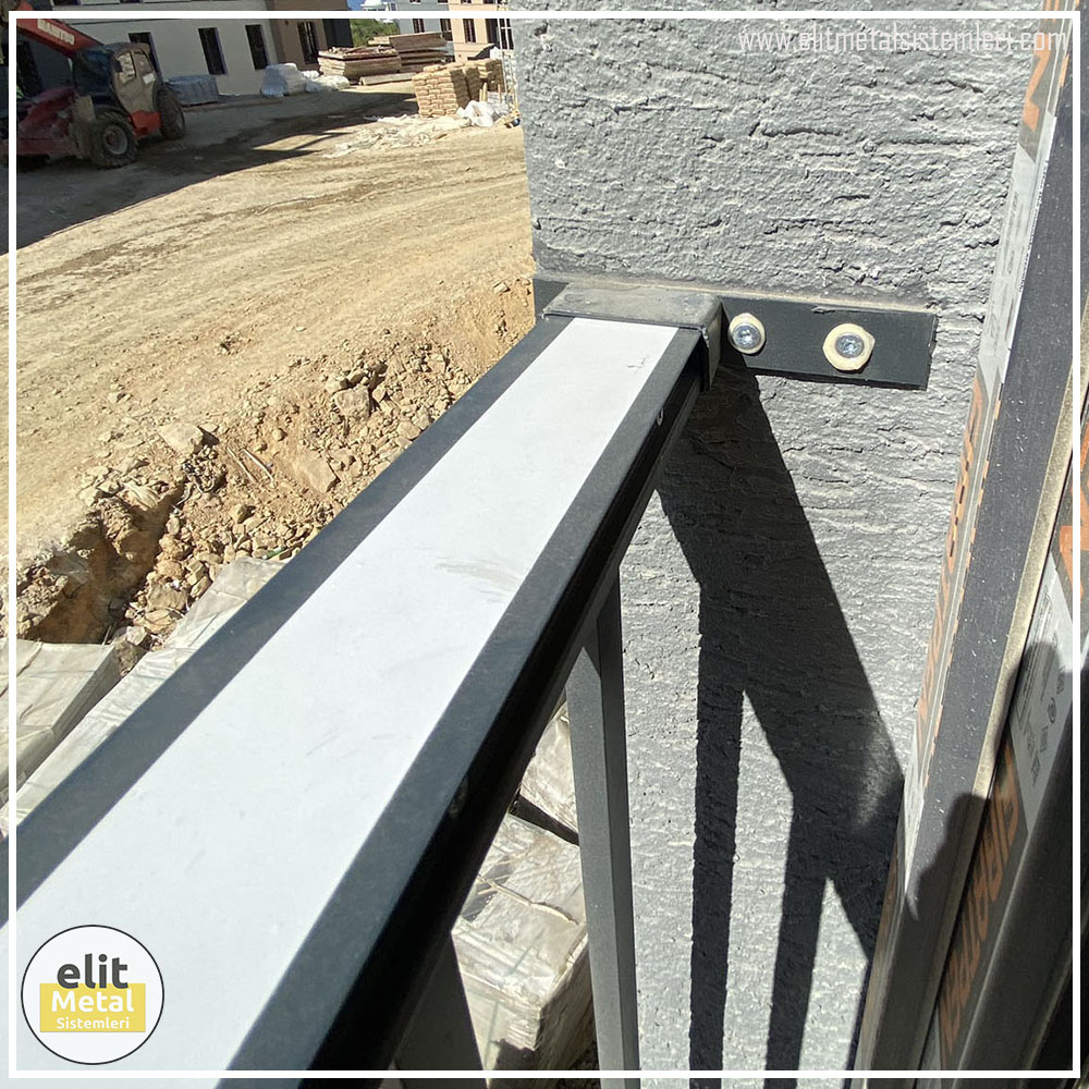 alüminyum çit sistemleri, alüminyum merdiven bariyeri, balkon alüminyum panel, paslanmaz alüminyum güvenlik, dayanıklı alüminyum korkuluk profili, cam panel balkon korkuluğu, temperli cam merdiven paneli, şeffaf cam güvenlik bariyeri, paslanmaz cam bağlantı elemanları, dekoratif cam panel çözümleri, ferforje balkon bariyeri, el işçiliği ferforje panel, özel tasarım ferforje güvenlik, ferforje dış alan koruma, dayanıklı ferforje çit, lazer kesim metal panel, desenli lazer kesim korkuluk, lazer teknoloji ile üretilmiş korkuluk, özel motifli lazer panel, dekoratif lazer metal bariyer, galvaniz mesh panel çit, sanayi tipi mesh güvenlik, tel örgü panel uygulaması, otopark güvenlik paneli, balkon tel panel çözümü, pleksi merdiven paneli, şeffaf pleksi bariyer, dayanıklı pleksi korkuluk, iç mekân pleksi uygulaması, alüminyum duvar tutamaç, merdiven alüminyum tutamak, dayanıklı duvar destek aparatı, motorlu otomatik tente sistemi, açılır kapanır pergole uygulaması, uzaktan kumandalı pergole, motorlu kepenk sistemi, güvenlikli otomatik kepenk, alüminyum çerçeveli kış bahçesi, camlı teras kış bahçesi, kompozit panel dış cephe, alüminyum kaplamalı kompozit panel