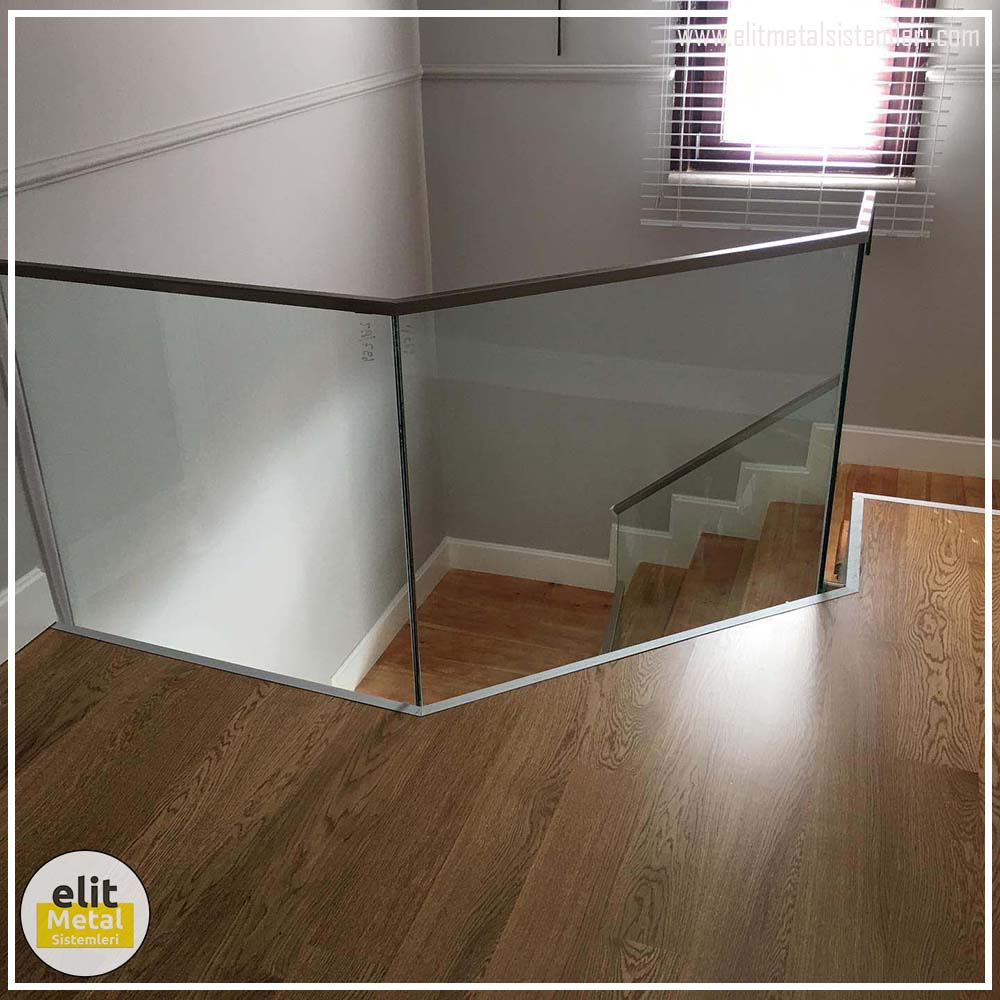 alüminyum çit sistemleri, alüminyum merdiven bariyeri, balkon alüminyum panel, paslanmaz alüminyum güvenlik, dayanıklı alüminyum korkuluk profili, cam panel balkon korkuluğu, temperli cam merdiven paneli, şeffaf cam güvenlik bariyeri, paslanmaz cam bağlantı elemanları, dekoratif cam panel çözümleri, ferforje balkon bariyeri, el işçiliği ferforje panel, özel tasarım ferforje güvenlik, ferforje dış alan koruma, dayanıklı ferforje çit, lazer kesim metal panel, desenli lazer kesim korkuluk, lazer teknoloji ile üretilmiş korkuluk, özel motifli lazer panel, dekoratif lazer metal bariyer, galvaniz mesh panel çit, sanayi tipi mesh güvenlik, tel örgü panel uygulaması, otopark güvenlik paneli, balkon tel panel çözümü, pleksi merdiven paneli, şeffaf pleksi bariyer, dayanıklı pleksi korkuluk, iç mekân pleksi uygulaması, alüminyum duvar tutamaç, merdiven alüminyum tutamak, dayanıklı duvar destek aparatı, motorlu otomatik tente sistemi, açılır kapanır pergole uygulaması, uzaktan kumandalı pergole, motorlu kepenk sistemi, güvenlikli otomatik kepenk, alüminyum çerçeveli kış bahçesi, camlı teras kış bahçesi, kompozit panel dış cephe, alüminyum kaplamalı kompozit panel