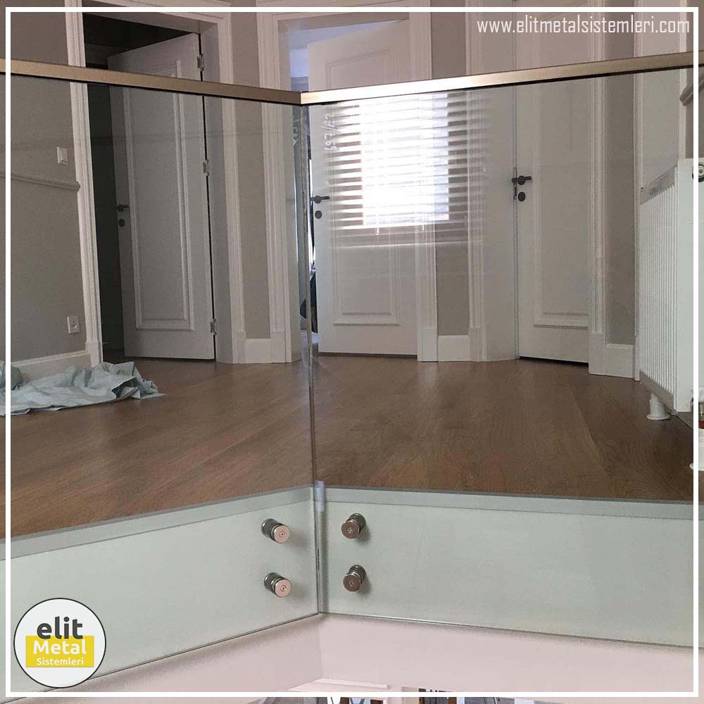 alüminyum çit sistemleri, alüminyum merdiven bariyeri, balkon alüminyum panel, paslanmaz alüminyum güvenlik, dayanıklı alüminyum korkuluk profili, cam panel balkon korkuluğu, temperli cam merdiven paneli, şeffaf cam güvenlik bariyeri, paslanmaz cam bağlantı elemanları, dekoratif cam panel çözümleri, ferforje balkon bariyeri, el işçiliği ferforje panel, özel tasarım ferforje güvenlik, ferforje dış alan koruma, dayanıklı ferforje çit, lazer kesim metal panel, desenli lazer kesim korkuluk, lazer teknoloji ile üretilmiş korkuluk, özel motifli lazer panel, dekoratif lazer metal bariyer, galvaniz mesh panel çit, sanayi tipi mesh güvenlik, tel örgü panel uygulaması, otopark güvenlik paneli, balkon tel panel çözümü, pleksi merdiven paneli, şeffaf pleksi bariyer, dayanıklı pleksi korkuluk, iç mekân pleksi uygulaması, alüminyum duvar tutamaç, merdiven alüminyum tutamak, dayanıklı duvar destek aparatı, motorlu otomatik tente sistemi, açılır kapanır pergole uygulaması, uzaktan kumandalı pergole, motorlu kepenk sistemi, güvenlikli otomatik kepenk, alüminyum çerçeveli kış bahçesi, camlı teras kış bahçesi, kompozit panel dış cephe, alüminyum kaplamalı kompozit panel