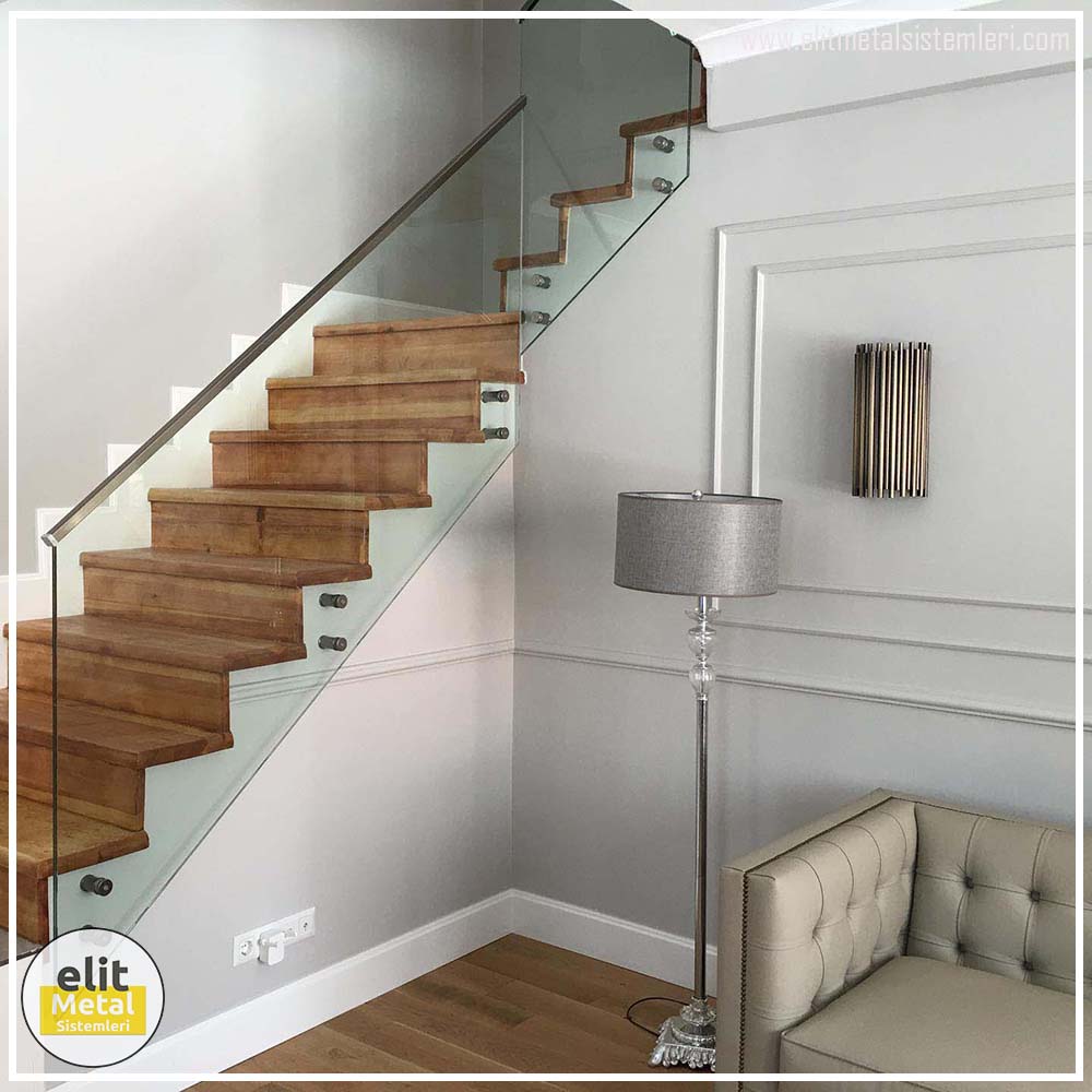 alüminyum çit sistemleri, alüminyum merdiven bariyeri, balkon alüminyum panel, paslanmaz alüminyum güvenlik, dayanıklı alüminyum korkuluk profili, cam panel balkon korkuluğu, temperli cam merdiven paneli, şeffaf cam güvenlik bariyeri, paslanmaz cam bağlantı elemanları, dekoratif cam panel çözümleri, ferforje balkon bariyeri, el işçiliği ferforje panel, özel tasarım ferforje güvenlik, ferforje dış alan koruma, dayanıklı ferforje çit, lazer kesim metal panel, desenli lazer kesim korkuluk, lazer teknoloji ile üretilmiş korkuluk, özel motifli lazer panel, dekoratif lazer metal bariyer, galvaniz mesh panel çit, sanayi tipi mesh güvenlik, tel örgü panel uygulaması, otopark güvenlik paneli, balkon tel panel çözümü, pleksi merdiven paneli, şeffaf pleksi bariyer, dayanıklı pleksi korkuluk, iç mekân pleksi uygulaması, alüminyum duvar tutamaç, merdiven alüminyum tutamak, dayanıklı duvar destek aparatı, motorlu otomatik tente sistemi, açılır kapanır pergole uygulaması, uzaktan kumandalı pergole, motorlu kepenk sistemi, güvenlikli otomatik kepenk, alüminyum çerçeveli kış bahçesi, camlı teras kış bahçesi, kompozit panel dış cephe, alüminyum kaplamalı kompozit panel