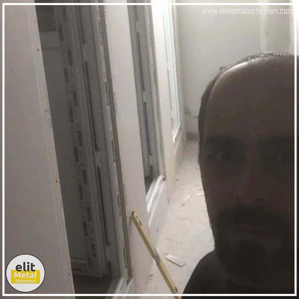 alüminyum çit sistemleri, alüminyum merdiven bariyeri, balkon alüminyum panel, paslanmaz alüminyum güvenlik, dayanıklı alüminyum korkuluk profili, cam panel balkon korkuluğu, temperli cam merdiven paneli, şeffaf cam güvenlik bariyeri, paslanmaz cam bağlantı elemanları, dekoratif cam panel çözümleri, ferforje balkon bariyeri, el işçiliği ferforje panel, özel tasarım ferforje güvenlik, ferforje dış alan koruma, dayanıklı ferforje çit, lazer kesim metal panel, desenli lazer kesim korkuluk, lazer teknoloji ile üretilmiş korkuluk, özel motifli lazer panel, dekoratif lazer metal bariyer, galvaniz mesh panel çit, sanayi tipi mesh güvenlik, tel örgü panel uygulaması, otopark güvenlik paneli, balkon tel panel çözümü, pleksi merdiven paneli, şeffaf pleksi bariyer, dayanıklı pleksi korkuluk, iç mekân pleksi uygulaması, alüminyum duvar tutamaç, merdiven alüminyum tutamak, dayanıklı duvar destek aparatı, motorlu otomatik tente sistemi, açılır kapanır pergole uygulaması, uzaktan kumandalı pergole, motorlu kepenk sistemi, güvenlikli otomatik kepenk, alüminyum çerçeveli kış bahçesi, camlı teras kış bahçesi, kompozit panel dış cephe, alüminyum kaplamalı kompozit panel