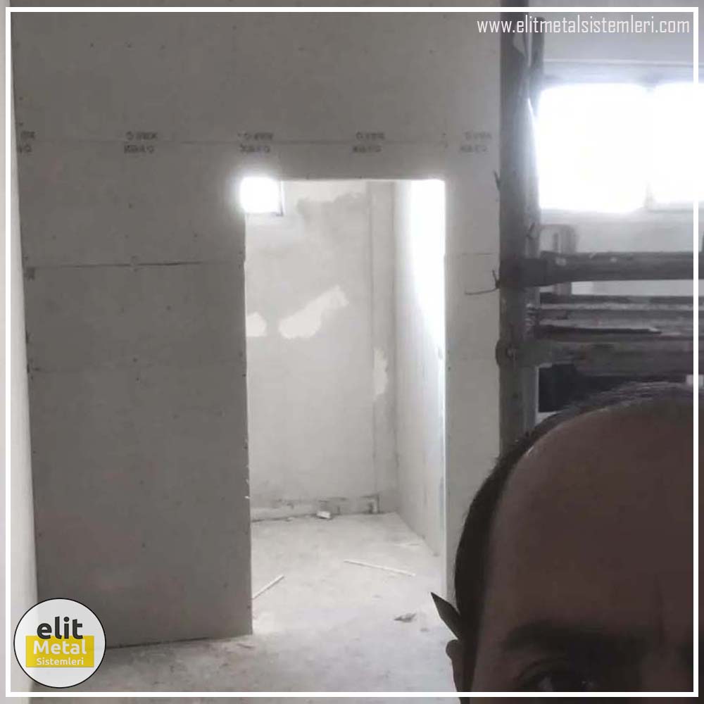 alüminyum çit sistemleri, alüminyum merdiven bariyeri, balkon alüminyum panel, paslanmaz alüminyum güvenlik, dayanıklı alüminyum korkuluk profili, cam panel balkon korkuluğu, temperli cam merdiven paneli, şeffaf cam güvenlik bariyeri, paslanmaz cam bağlantı elemanları, dekoratif cam panel çözümleri, ferforje balkon bariyeri, el işçiliği ferforje panel, özel tasarım ferforje güvenlik, ferforje dış alan koruma, dayanıklı ferforje çit, lazer kesim metal panel, desenli lazer kesim korkuluk, lazer teknoloji ile üretilmiş korkuluk, özel motifli lazer panel, dekoratif lazer metal bariyer, galvaniz mesh panel çit, sanayi tipi mesh güvenlik, tel örgü panel uygulaması, otopark güvenlik paneli, balkon tel panel çözümü, pleksi merdiven paneli, şeffaf pleksi bariyer, dayanıklı pleksi korkuluk, iç mekân pleksi uygulaması, alüminyum duvar tutamaç, merdiven alüminyum tutamak, dayanıklı duvar destek aparatı, motorlu otomatik tente sistemi, açılır kapanır pergole uygulaması, uzaktan kumandalı pergole, motorlu kepenk sistemi, güvenlikli otomatik kepenk, alüminyum çerçeveli kış bahçesi, camlı teras kış bahçesi, kompozit panel dış cephe, alüminyum kaplamalı kompozit panel