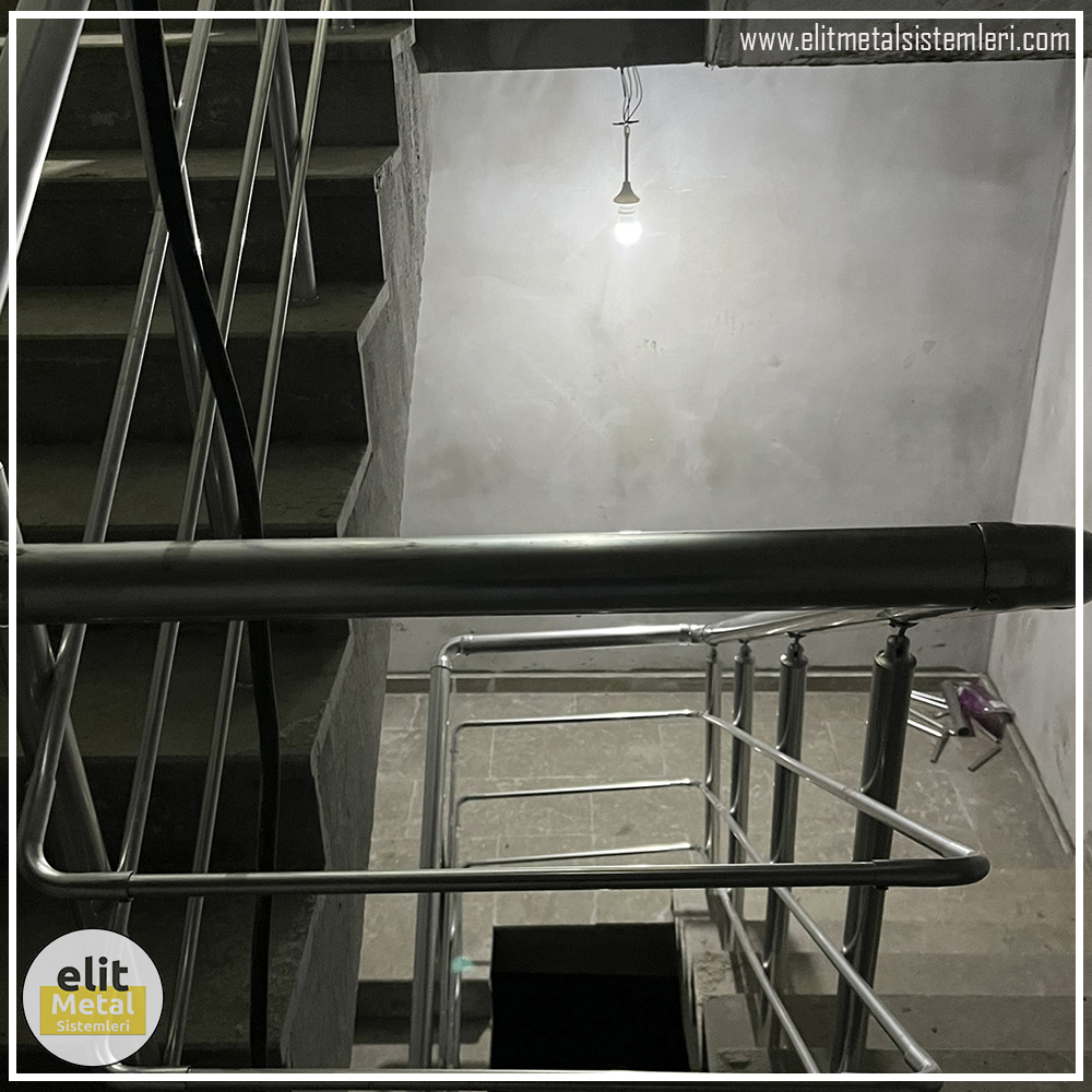 alüminyum çit sistemleri, alüminyum merdiven bariyeri, balkon alüminyum panel, paslanmaz alüminyum güvenlik, dayanıklı alüminyum korkuluk profili, cam panel balkon korkuluğu, temperli cam merdiven paneli, şeffaf cam güvenlik bariyeri, paslanmaz cam bağlantı elemanları, dekoratif cam panel çözümleri, ferforje balkon bariyeri, el işçiliği ferforje panel, özel tasarım ferforje güvenlik, ferforje dış alan koruma, dayanıklı ferforje çit, lazer kesim metal panel, desenli lazer kesim korkuluk, lazer teknoloji ile üretilmiş korkuluk, özel motifli lazer panel, dekoratif lazer metal bariyer, galvaniz mesh panel çit, sanayi tipi mesh güvenlik, tel örgü panel uygulaması, otopark güvenlik paneli, balkon tel panel çözümü, pleksi merdiven paneli, şeffaf pleksi bariyer, dayanıklı pleksi korkuluk, iç mekân pleksi uygulaması, alüminyum duvar tutamaç, merdiven alüminyum tutamak, dayanıklı duvar destek aparatı, motorlu otomatik tente sistemi, açılır kapanır pergole uygulaması, uzaktan kumandalı pergole, motorlu kepenk sistemi, güvenlikli otomatik kepenk, alüminyum çerçeveli kış bahçesi, camlı teras kış bahçesi, kompozit panel dış cephe, alüminyum kaplamalı kompozit panel