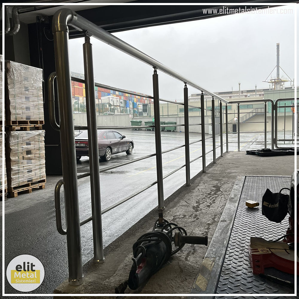 alüminyum çit sistemleri, alüminyum merdiven bariyeri, balkon alüminyum panel, paslanmaz alüminyum güvenlik, dayanıklı alüminyum korkuluk profili, cam panel balkon korkuluğu, temperli cam merdiven paneli, şeffaf cam güvenlik bariyeri, paslanmaz cam bağlantı elemanları, dekoratif cam panel çözümleri, ferforje balkon bariyeri, el işçiliği ferforje panel, özel tasarım ferforje güvenlik, ferforje dış alan koruma, dayanıklı ferforje çit, lazer kesim metal panel, desenli lazer kesim korkuluk, lazer teknoloji ile üretilmiş korkuluk, özel motifli lazer panel, dekoratif lazer metal bariyer, galvaniz mesh panel çit, sanayi tipi mesh güvenlik, tel örgü panel uygulaması, otopark güvenlik paneli, balkon tel panel çözümü, pleksi merdiven paneli, şeffaf pleksi bariyer, dayanıklı pleksi korkuluk, iç mekân pleksi uygulaması, alüminyum duvar tutamaç, merdiven alüminyum tutamak, dayanıklı duvar destek aparatı, motorlu otomatik tente sistemi, açılır kapanır pergole uygulaması, uzaktan kumandalı pergole, motorlu kepenk sistemi, güvenlikli otomatik kepenk, alüminyum çerçeveli kış bahçesi, camlı teras kış bahçesi, kompozit panel dış cephe, alüminyum kaplamalı kompozit panel