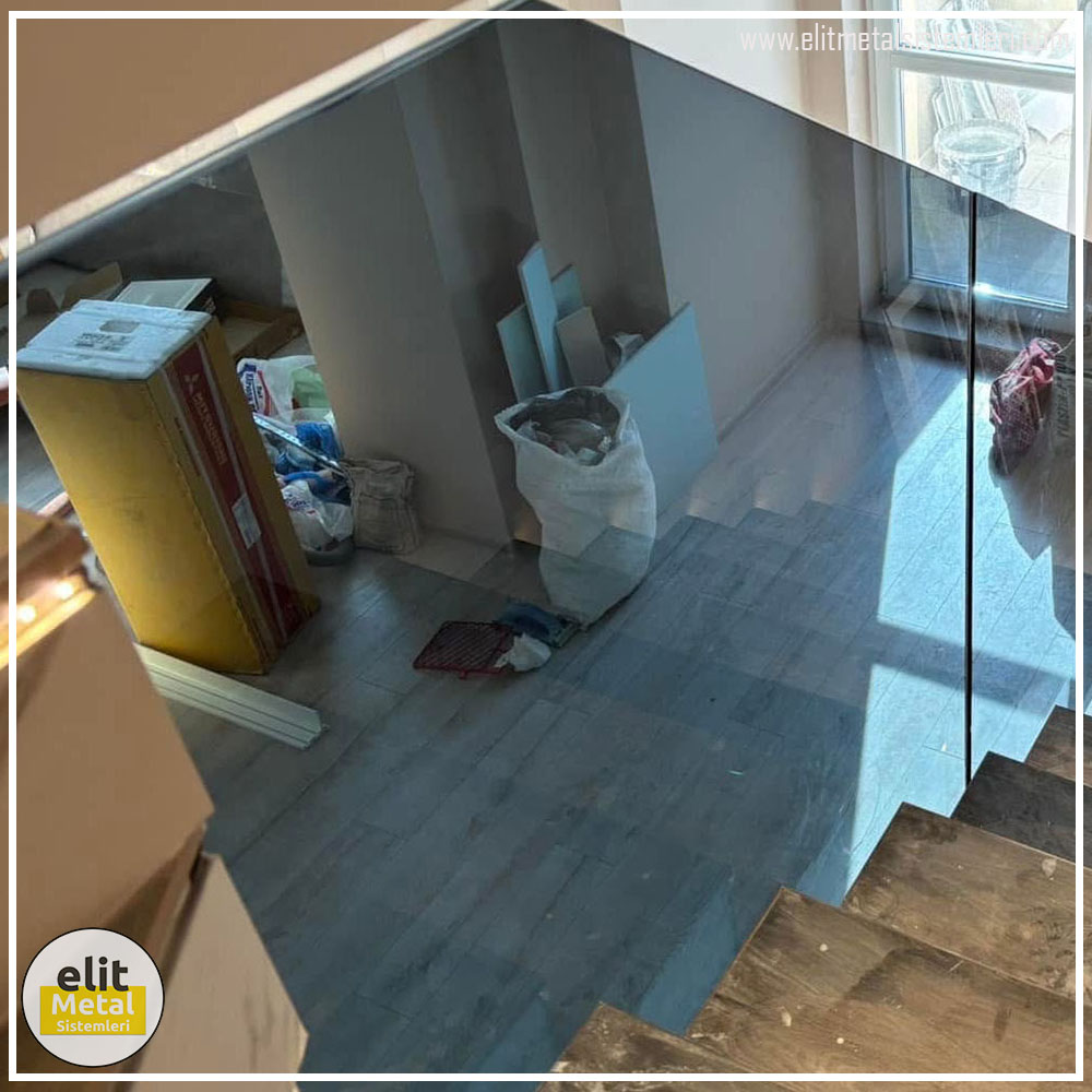 alüminyum çit sistemleri, alüminyum merdiven bariyeri, balkon alüminyum panel, paslanmaz alüminyum güvenlik, dayanıklı alüminyum korkuluk profili, cam panel balkon korkuluğu, temperli cam merdiven paneli, şeffaf cam güvenlik bariyeri, paslanmaz cam bağlantı elemanları, dekoratif cam panel çözümleri, ferforje balkon bariyeri, el işçiliği ferforje panel, özel tasarım ferforje güvenlik, ferforje dış alan koruma, dayanıklı ferforje çit, lazer kesim metal panel, desenli lazer kesim korkuluk, lazer teknoloji ile üretilmiş korkuluk, özel motifli lazer panel, dekoratif lazer metal bariyer, galvaniz mesh panel çit, sanayi tipi mesh güvenlik, tel örgü panel uygulaması, otopark güvenlik paneli, balkon tel panel çözümü, pleksi merdiven paneli, şeffaf pleksi bariyer, dayanıklı pleksi korkuluk, iç mekân pleksi uygulaması, alüminyum duvar tutamaç, merdiven alüminyum tutamak, dayanıklı duvar destek aparatı, motorlu otomatik tente sistemi, açılır kapanır pergole uygulaması, uzaktan kumandalı pergole, motorlu kepenk sistemi, güvenlikli otomatik kepenk, alüminyum çerçeveli kış bahçesi, camlı teras kış bahçesi, kompozit panel dış cephe, alüminyum kaplamalı kompozit panel
