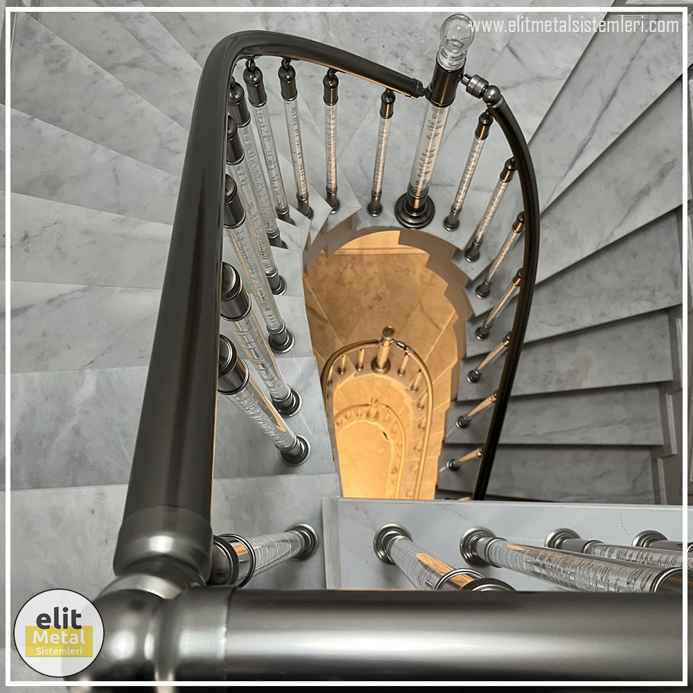 alüminyum çit sistemleri, alüminyum merdiven bariyeri, balkon alüminyum panel, paslanmaz alüminyum güvenlik, dayanıklı alüminyum korkuluk profili, cam panel balkon korkuluğu, temperli cam merdiven paneli, şeffaf cam güvenlik bariyeri, paslanmaz cam bağlantı elemanları, dekoratif cam panel çözümleri, ferforje balkon bariyeri, el işçiliği ferforje panel, özel tasarım ferforje güvenlik, ferforje dış alan koruma, dayanıklı ferforje çit, lazer kesim metal panel, desenli lazer kesim korkuluk, lazer teknoloji ile üretilmiş korkuluk, özel motifli lazer panel, dekoratif lazer metal bariyer, galvaniz mesh panel çit, sanayi tipi mesh güvenlik, tel örgü panel uygulaması, otopark güvenlik paneli, balkon tel panel çözümü, pleksi merdiven paneli, şeffaf pleksi bariyer, dayanıklı pleksi korkuluk, iç mekân pleksi uygulaması, alüminyum duvar tutamaç, merdiven alüminyum tutamak, dayanıklı duvar destek aparatı, motorlu otomatik tente sistemi, açılır kapanır pergole uygulaması, uzaktan kumandalı pergole, motorlu kepenk sistemi, güvenlikli otomatik kepenk, alüminyum çerçeveli kış bahçesi, camlı teras kış bahçesi, kompozit panel dış cephe, alüminyum kaplamalı kompozit panel