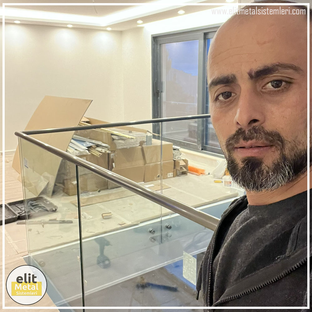 alüminyum çit sistemleri, alüminyum merdiven bariyeri, balkon alüminyum panel, paslanmaz alüminyum güvenlik, dayanıklı alüminyum korkuluk profili, cam panel balkon korkuluğu, temperli cam merdiven paneli, şeffaf cam güvenlik bariyeri, paslanmaz cam bağlantı elemanları, dekoratif cam panel çözümleri, ferforje balkon bariyeri, el işçiliği ferforje panel, özel tasarım ferforje güvenlik, ferforje dış alan koruma, dayanıklı ferforje çit, lazer kesim metal panel, desenli lazer kesim korkuluk, lazer teknoloji ile üretilmiş korkuluk, özel motifli lazer panel, dekoratif lazer metal bariyer, galvaniz mesh panel çit, sanayi tipi mesh güvenlik, tel örgü panel uygulaması, otopark güvenlik paneli, balkon tel panel çözümü, pleksi merdiven paneli, şeffaf pleksi bariyer, dayanıklı pleksi korkuluk, iç mekân pleksi uygulaması, alüminyum duvar tutamaç, merdiven alüminyum tutamak, dayanıklı duvar destek aparatı, motorlu otomatik tente sistemi, açılır kapanır pergole uygulaması, uzaktan kumandalı pergole, motorlu kepenk sistemi, güvenlikli otomatik kepenk, alüminyum çerçeveli kış bahçesi, camlı teras kış bahçesi, kompozit panel dış cephe, alüminyum kaplamalı kompozit panel