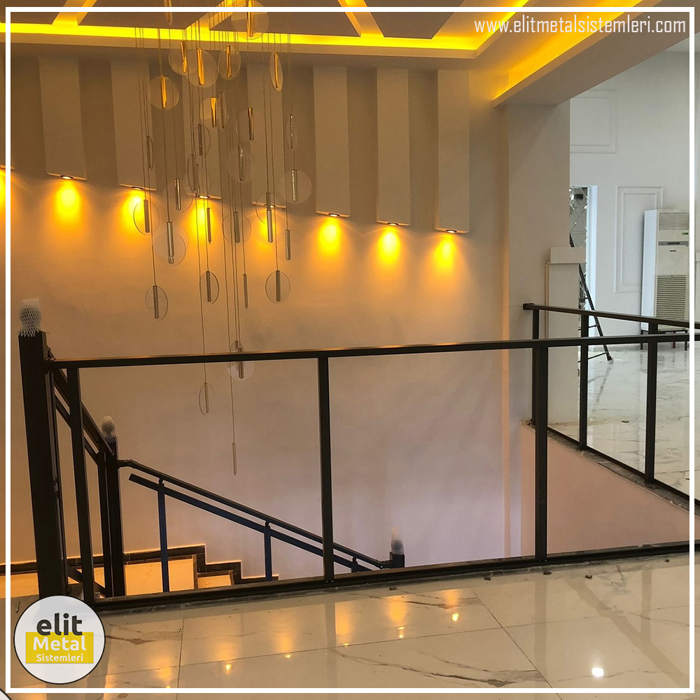 alüminyum çit sistemleri, alüminyum merdiven bariyeri, balkon alüminyum panel, paslanmaz alüminyum güvenlik, dayanıklı alüminyum korkuluk profili, cam panel balkon korkuluğu, temperli cam merdiven paneli, şeffaf cam güvenlik bariyeri, paslanmaz cam bağlantı elemanları, dekoratif cam panel çözümleri, ferforje balkon bariyeri, el işçiliği ferforje panel, özel tasarım ferforje güvenlik, ferforje dış alan koruma, dayanıklı ferforje çit, lazer kesim metal panel, desenli lazer kesim korkuluk, lazer teknoloji ile üretilmiş korkuluk, özel motifli lazer panel, dekoratif lazer metal bariyer, galvaniz mesh panel çit, sanayi tipi mesh güvenlik, tel örgü panel uygulaması, otopark güvenlik paneli, balkon tel panel çözümü, pleksi merdiven paneli, şeffaf pleksi bariyer, dayanıklı pleksi korkuluk, iç mekân pleksi uygulaması, alüminyum duvar tutamaç, merdiven alüminyum tutamak, dayanıklı duvar destek aparatı, motorlu otomatik tente sistemi, açılır kapanır pergole uygulaması, uzaktan kumandalı pergole, motorlu kepenk sistemi, güvenlikli otomatik kepenk, alüminyum çerçeveli kış bahçesi, camlı teras kış bahçesi, kompozit panel dış cephe, alüminyum kaplamalı kompozit panel