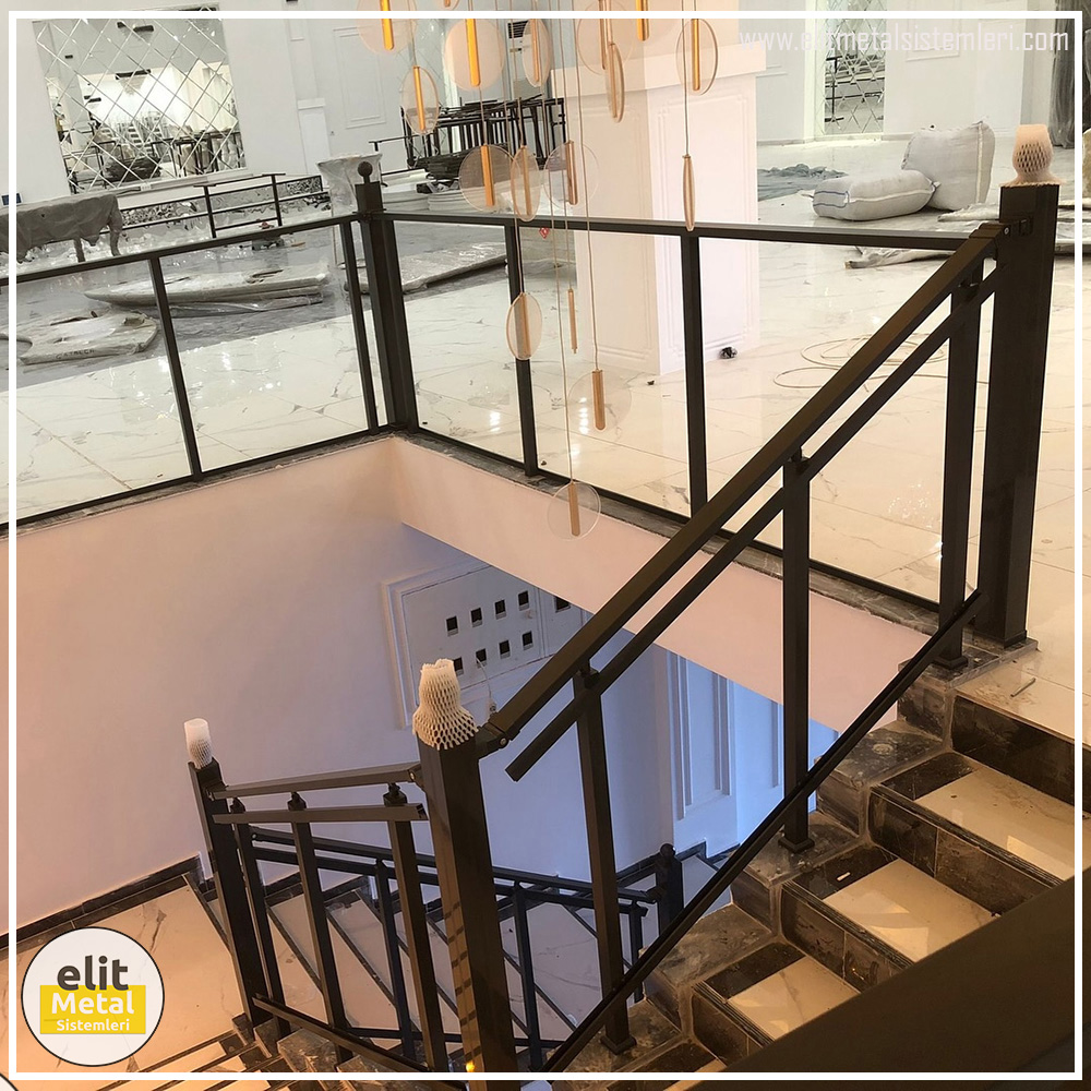 alüminyum çit sistemleri, alüminyum merdiven bariyeri, balkon alüminyum panel, paslanmaz alüminyum güvenlik, dayanıklı alüminyum korkuluk profili, cam panel balkon korkuluğu, temperli cam merdiven paneli, şeffaf cam güvenlik bariyeri, paslanmaz cam bağlantı elemanları, dekoratif cam panel çözümleri, ferforje balkon bariyeri, el işçiliği ferforje panel, özel tasarım ferforje güvenlik, ferforje dış alan koruma, dayanıklı ferforje çit, lazer kesim metal panel, desenli lazer kesim korkuluk, lazer teknoloji ile üretilmiş korkuluk, özel motifli lazer panel, dekoratif lazer metal bariyer, galvaniz mesh panel çit, sanayi tipi mesh güvenlik, tel örgü panel uygulaması, otopark güvenlik paneli, balkon tel panel çözümü, pleksi merdiven paneli, şeffaf pleksi bariyer, dayanıklı pleksi korkuluk, iç mekân pleksi uygulaması, alüminyum duvar tutamaç, merdiven alüminyum tutamak, dayanıklı duvar destek aparatı, motorlu otomatik tente sistemi, açılır kapanır pergole uygulaması, uzaktan kumandalı pergole, motorlu kepenk sistemi, güvenlikli otomatik kepenk, alüminyum çerçeveli kış bahçesi, camlı teras kış bahçesi, kompozit panel dış cephe, alüminyum kaplamalı kompozit panel