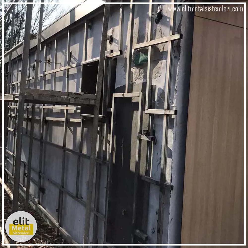 alüminyum çit sistemleri, alüminyum merdiven bariyeri, balkon alüminyum panel, paslanmaz alüminyum güvenlik, dayanıklı alüminyum korkuluk profili, cam panel balkon korkuluğu, temperli cam merdiven paneli, şeffaf cam güvenlik bariyeri, paslanmaz cam bağlantı elemanları, dekoratif cam panel çözümleri, ferforje balkon bariyeri, el işçiliği ferforje panel, özel tasarım ferforje güvenlik, ferforje dış alan koruma, dayanıklı ferforje çit, lazer kesim metal panel, desenli lazer kesim korkuluk, lazer teknoloji ile üretilmiş korkuluk, özel motifli lazer panel, dekoratif lazer metal bariyer, galvaniz mesh panel çit, sanayi tipi mesh güvenlik, tel örgü panel uygulaması, otopark güvenlik paneli, balkon tel panel çözümü, pleksi merdiven paneli, şeffaf pleksi bariyer, dayanıklı pleksi korkuluk, iç mekân pleksi uygulaması, alüminyum duvar tutamaç, merdiven alüminyum tutamak, dayanıklı duvar destek aparatı, motorlu otomatik tente sistemi, açılır kapanır pergole uygulaması, uzaktan kumandalı pergole, motorlu kepenk sistemi, güvenlikli otomatik kepenk, alüminyum çerçeveli kış bahçesi, camlı teras kış bahçesi, kompozit panel dış cephe, alüminyum kaplamalı kompozit panel