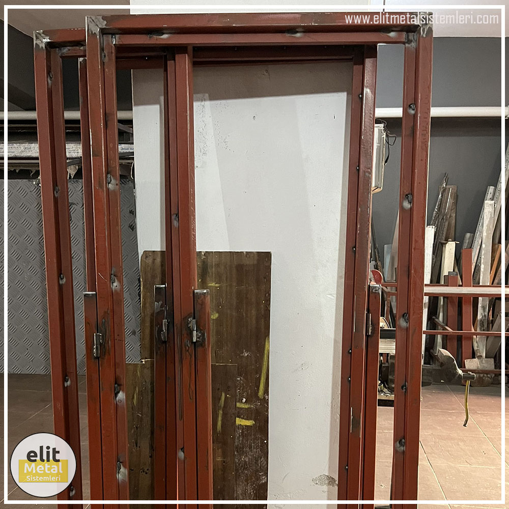 alüminyum çit sistemleri, alüminyum merdiven bariyeri, balkon alüminyum panel, paslanmaz alüminyum güvenlik, dayanıklı alüminyum korkuluk profili, cam panel balkon korkuluğu, temperli cam merdiven paneli, şeffaf cam güvenlik bariyeri, paslanmaz cam bağlantı elemanları, dekoratif cam panel çözümleri, ferforje balkon bariyeri, el işçiliği ferforje panel, özel tasarım ferforje güvenlik, ferforje dış alan koruma, dayanıklı ferforje çit, lazer kesim metal panel, desenli lazer kesim korkuluk, lazer teknoloji ile üretilmiş korkuluk, özel motifli lazer panel, dekoratif lazer metal bariyer, galvaniz mesh panel çit, sanayi tipi mesh güvenlik, tel örgü panel uygulaması, otopark güvenlik paneli, balkon tel panel çözümü, pleksi merdiven paneli, şeffaf pleksi bariyer, dayanıklı pleksi korkuluk, iç mekân pleksi uygulaması, alüminyum duvar tutamaç, merdiven alüminyum tutamak, dayanıklı duvar destek aparatı, motorlu otomatik tente sistemi, açılır kapanır pergole uygulaması, uzaktan kumandalı pergole, motorlu kepenk sistemi, güvenlikli otomatik kepenk, alüminyum çerçeveli kış bahçesi, camlı teras kış bahçesi, kompozit panel dış cephe, alüminyum kaplamalı kompozit panel