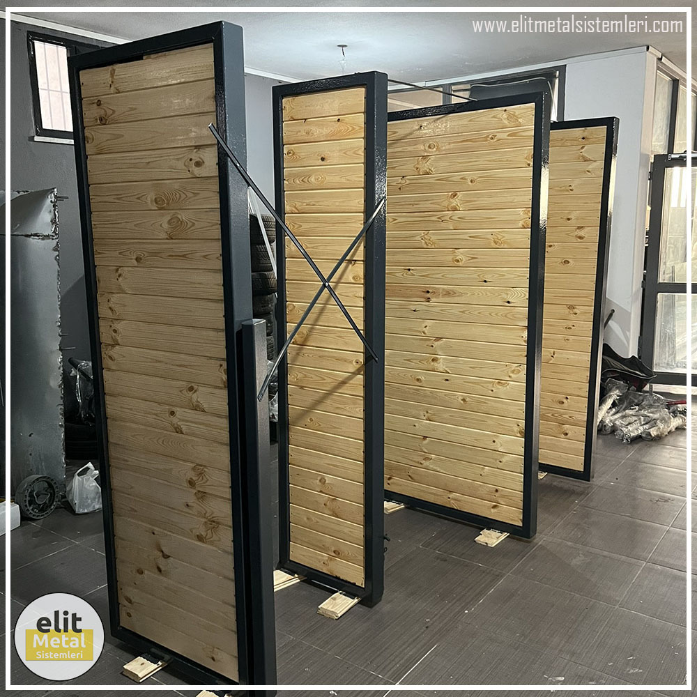 alüminyum çit sistemleri, alüminyum merdiven bariyeri, balkon alüminyum panel, paslanmaz alüminyum güvenlik, dayanıklı alüminyum korkuluk profili, cam panel balkon korkuluğu, temperli cam merdiven paneli, şeffaf cam güvenlik bariyeri, paslanmaz cam bağlantı elemanları, dekoratif cam panel çözümleri, ferforje balkon bariyeri, el işçiliği ferforje panel, özel tasarım ferforje güvenlik, ferforje dış alan koruma, dayanıklı ferforje çit, lazer kesim metal panel, desenli lazer kesim korkuluk, lazer teknoloji ile üretilmiş korkuluk, özel motifli lazer panel, dekoratif lazer metal bariyer, galvaniz mesh panel çit, sanayi tipi mesh güvenlik, tel örgü panel uygulaması, otopark güvenlik paneli, balkon tel panel çözümü, pleksi merdiven paneli, şeffaf pleksi bariyer, dayanıklı pleksi korkuluk, iç mekân pleksi uygulaması, alüminyum duvar tutamaç, merdiven alüminyum tutamak, dayanıklı duvar destek aparatı, motorlu otomatik tente sistemi, açılır kapanır pergole uygulaması, uzaktan kumandalı pergole, motorlu kepenk sistemi, güvenlikli otomatik kepenk, alüminyum çerçeveli kış bahçesi, camlı teras kış bahçesi, kompozit panel dış cephe, alüminyum kaplamalı kompozit panel